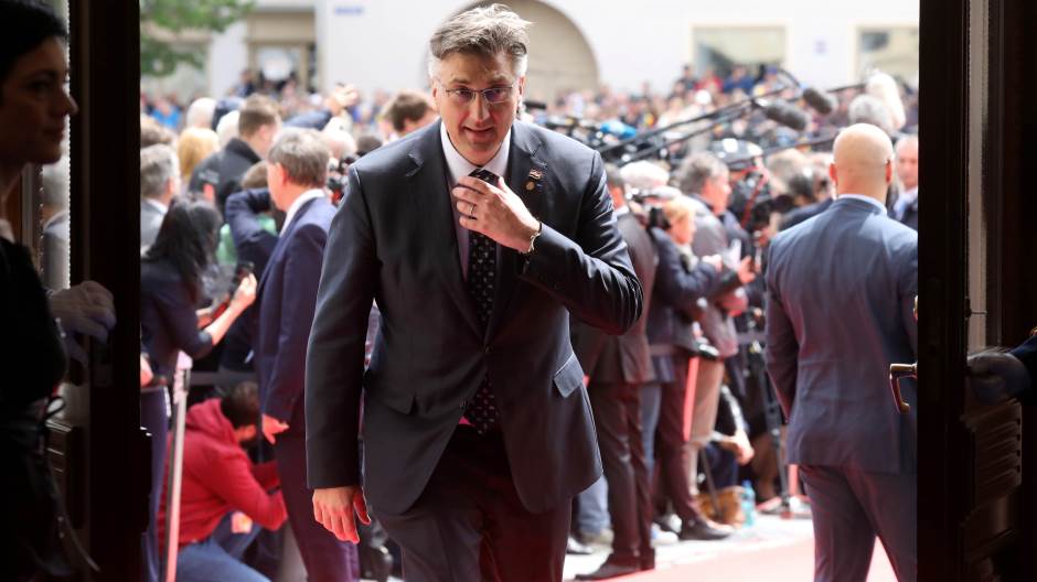 2019-05-09T154501Z_301204023_RC16EA45F300_RTRMADP_3_EU-SUMMIT