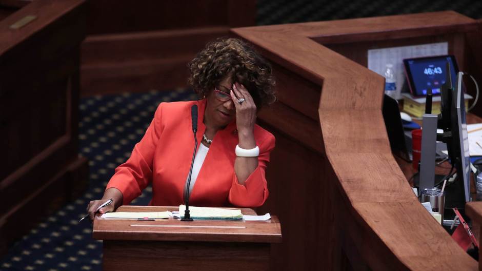 2019-05-14T234815Z_1772503697_RC1A619BA6C0_RTRMADP_3_USA-ABORTION-ALABAMA