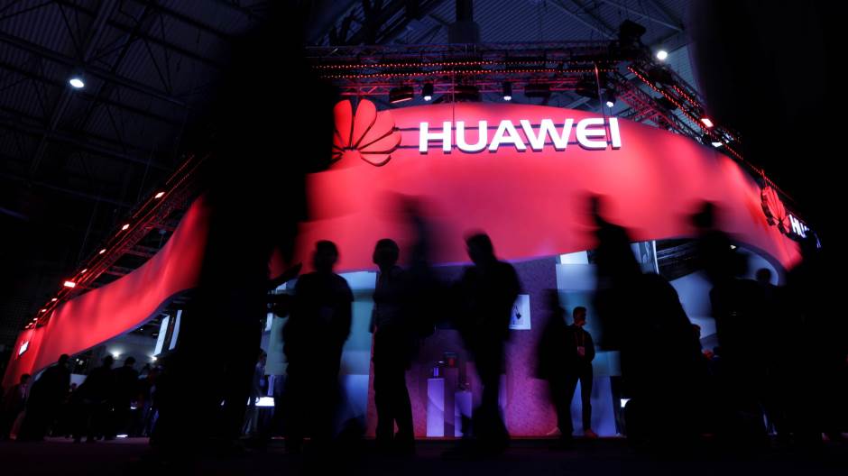 2019-05-16T103919Z_1054571241_RC1B4B626380_RTRMADP_3_USA-TRADE-CHINA-HUAWEI