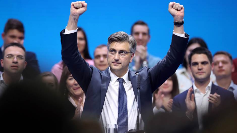 2019-05-18T183810Z_1253451246_RC1D5D91C8D0_RTRMADP_3_EU-ELECTION-CROATIA-MERKEL