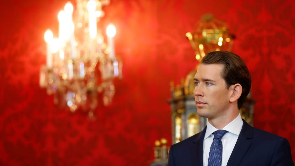 2019-05-22T110748Z_1294566663_RC1EB0C21EE0_RTRMADP_3_AUSTRIA-POLITICS-NEW-CABINET