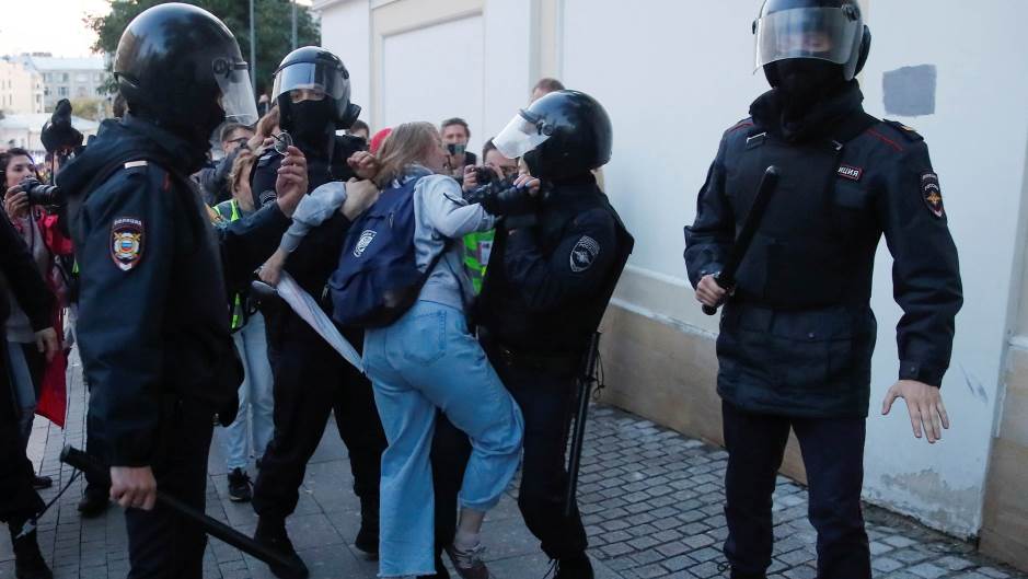 2019-08-12T130355Z_1326547523_RC1158F6C8C0_RTRMADP_3_RUSSIA-POLITICS-PROTESTS