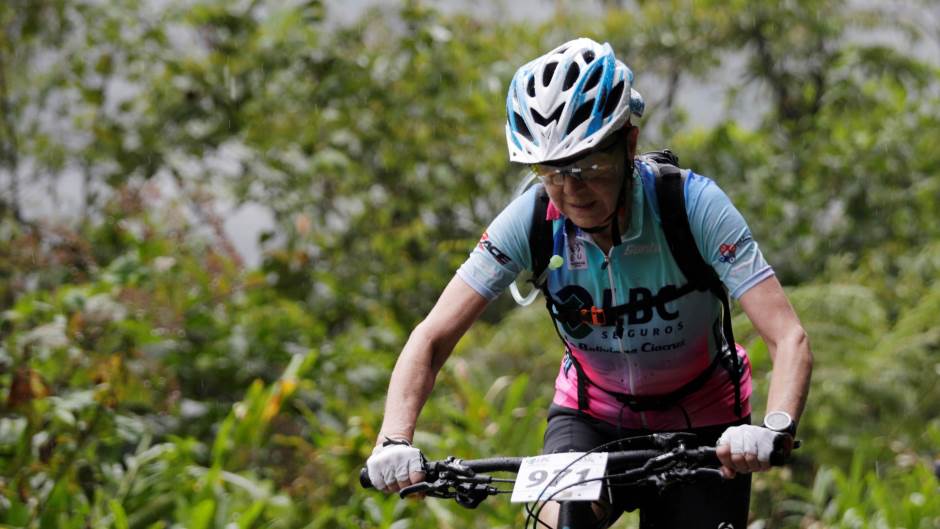 2019-10-05T000000Z_1882436_RC1D52029530_RTRMADP_3_BOLIVIA-SKYRACE-ELDERLY