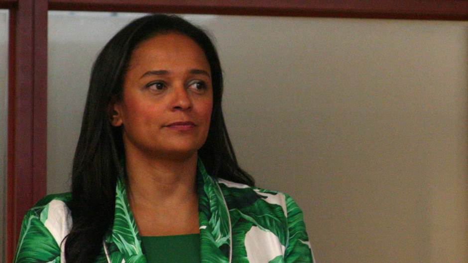 2019-12-31T174606Z_2052193082_RC2H6E9Q6YCF_RTRMADP_3_ANGOLA-CORRUPTION