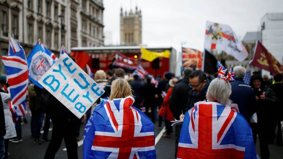 2020-01-31T155636Z_1327252728_RC23RE9Q75C8_RTRMADP_3_BRITAIN-EU-MARCH