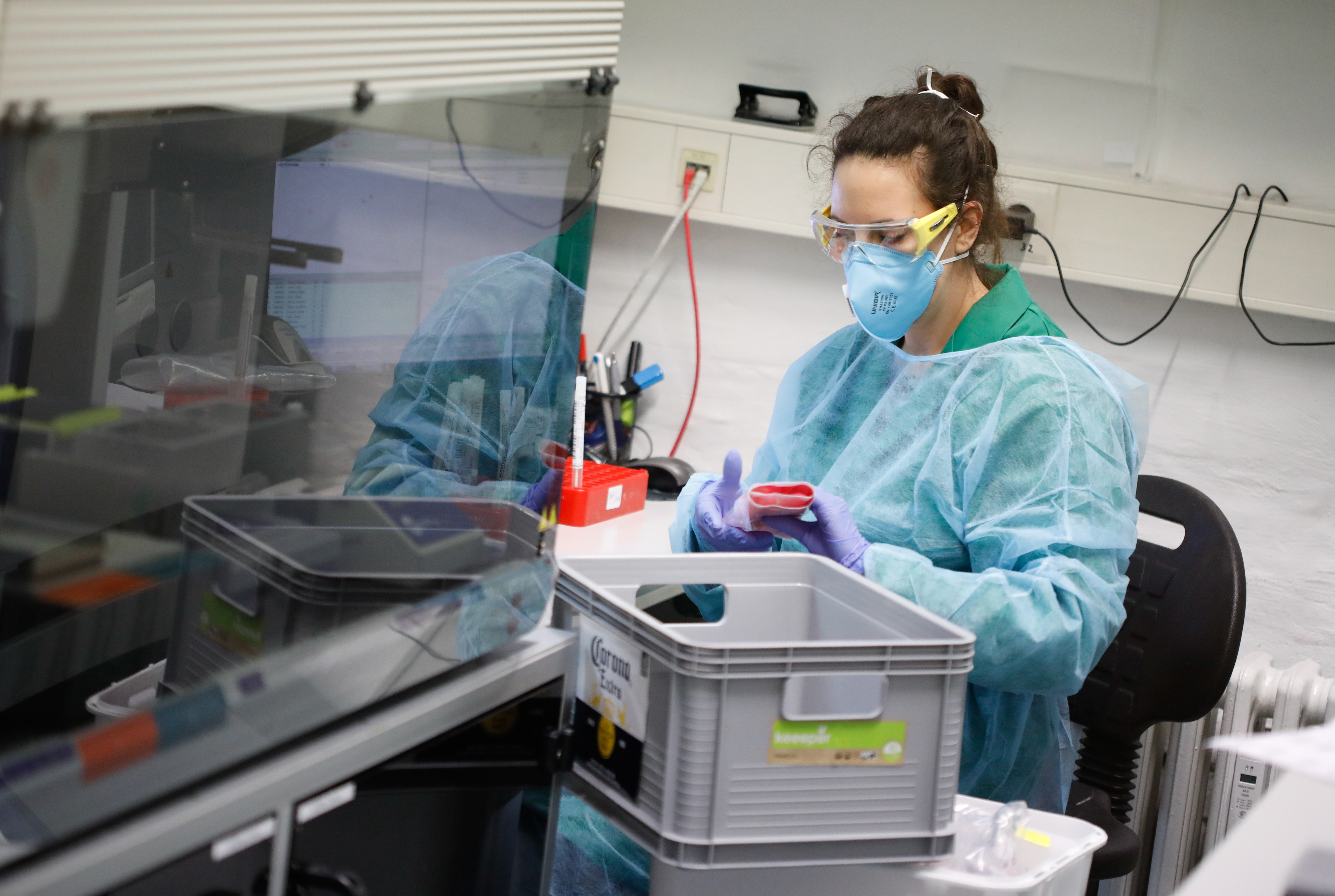 2020-03-26T132638Z_1925459522_UP1EG3Q11CECX_RTRMADP_3_HEALTH-CORONAVIRUS-GERMANY