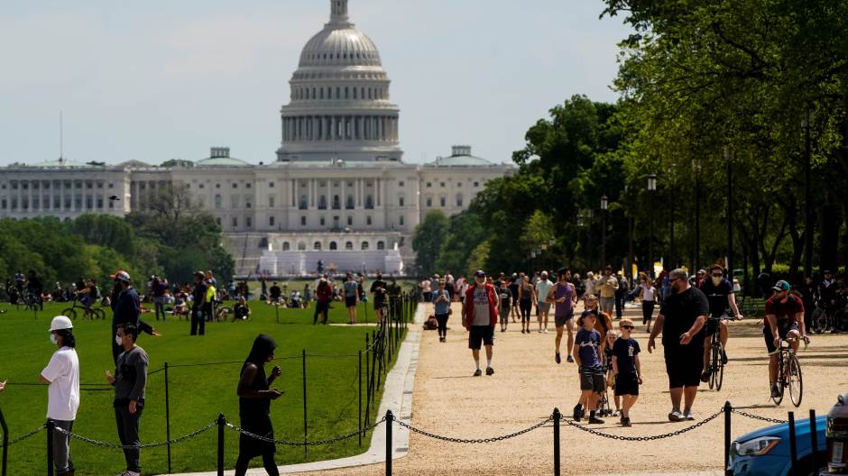 2020-05-02T000000Z_1121563784_RC2HGG9B144E_RTRMADP_3_HEALTH-CORONAVIRUS-USA-FLYOVER