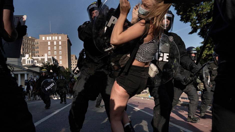 2020-06-02T040604Z_693333851_RC2Q0H9VINXZ_RTRMADP_3_MINNEAPOLIS-POLICE-PROTESTS-WASHINGTON