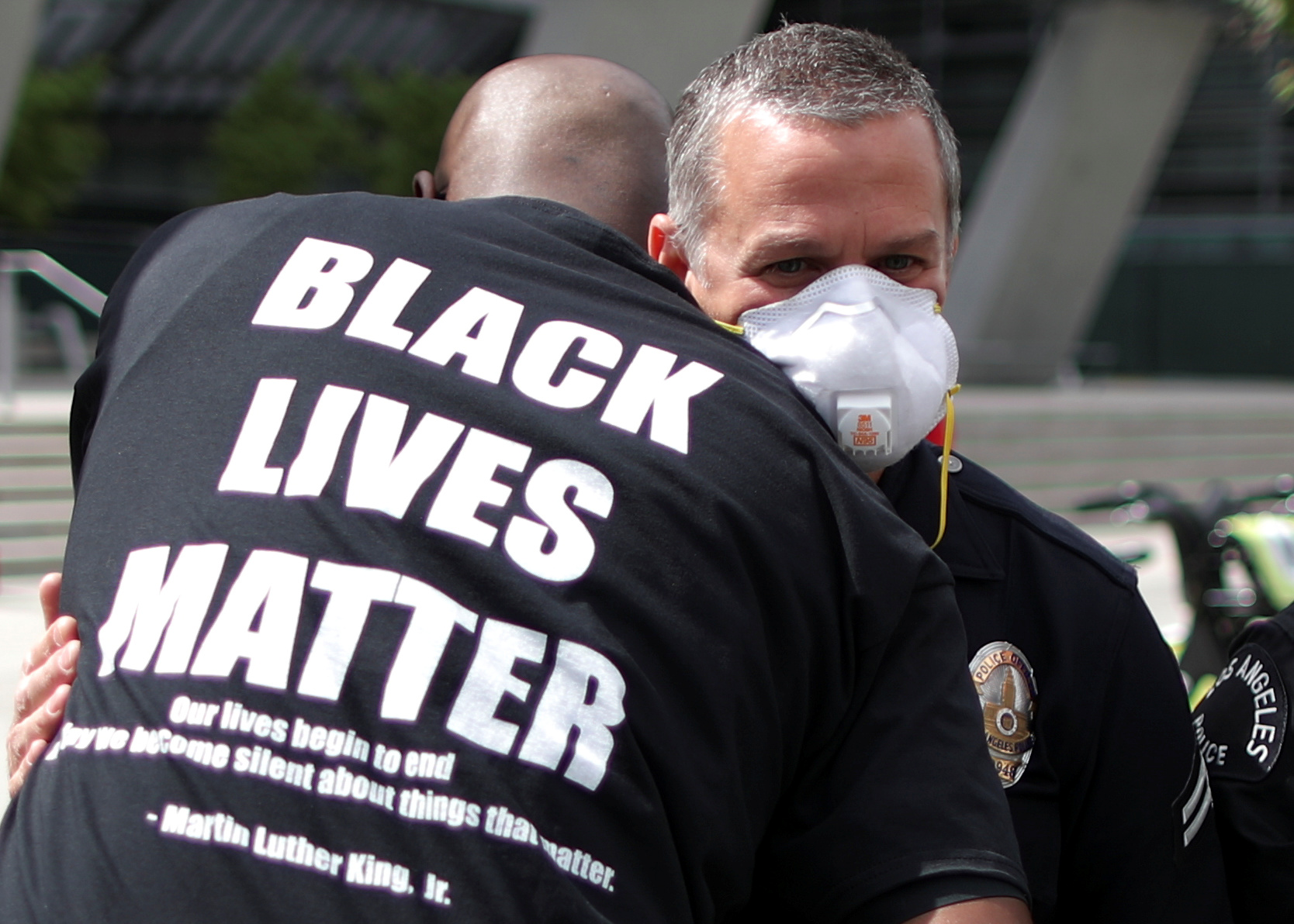 2020-06-02T214935Z_578627470_RC291H9B8CI6_RTRMADP_3_MINNEAPOLIS-POLICE-PROTESTS-LOS-ANGELES