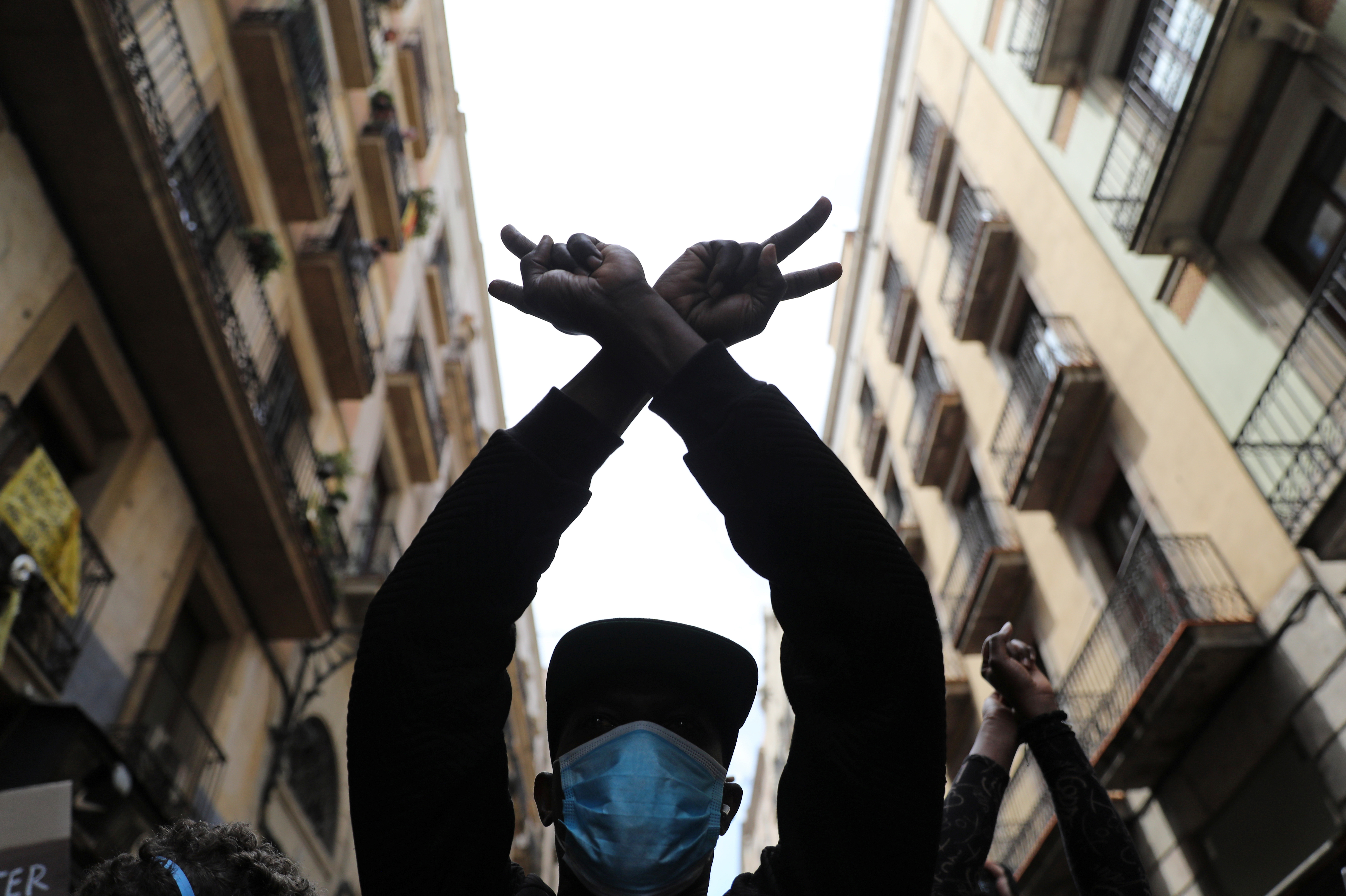 2020-06-07T111656Z_894778525_RC2B4H905Q6J_RTRMADP_3_MINNEAPOLIS-POLICE-PROTESTS-BARCELONA