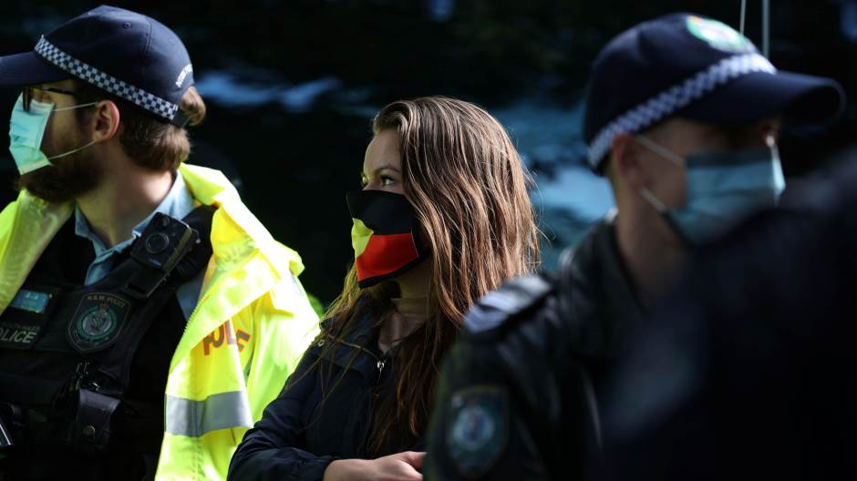 2020-07-28T025539Z_158098772_RC222I9RJ52S_RTRMADP_3_GLOBAL-RACE-PROTESTS-AUSTRALIA