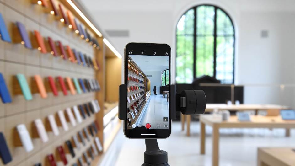 2020-08-21T203027Z_1733281018_RC2KII9G4G2H_RTRMADP_3_APPLE-EPIC-GAMES