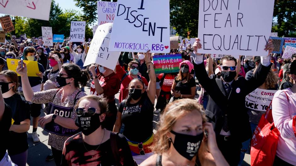 2020-10-17T230836Z_872818666_RC2NKJ9G8WNB_RTRMADP_3_USA-COURT-BARRETT-PROTEST