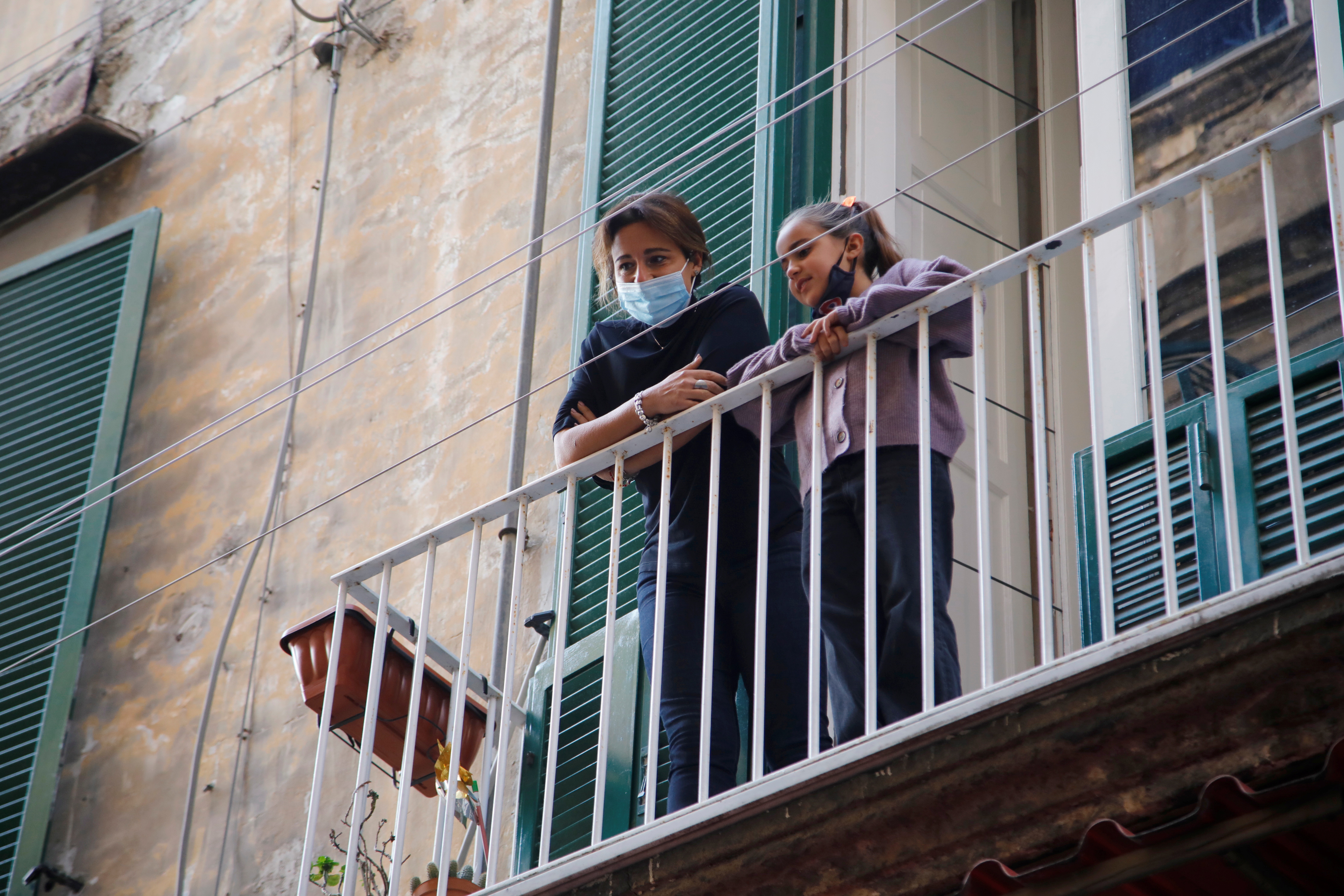 2020-10-21T101617Z_1978439618_RC2YMJ9QOXB2_RTRMADP_3_HEALTH-CORONAVIRUS-ITALY-TEACHER