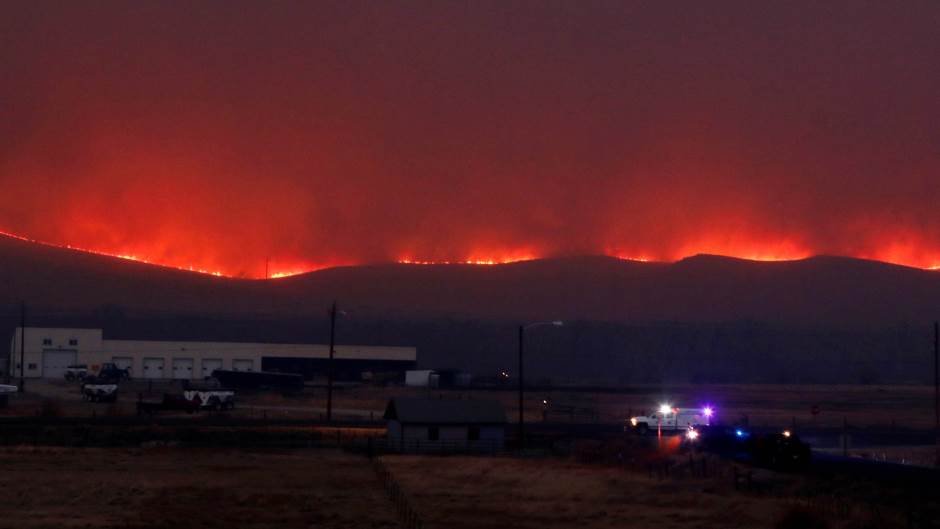 2020-10-23T022426Z_1469939137_RC21OJ9D8YX0_RTRMADP_3_USA-WILDFIRES