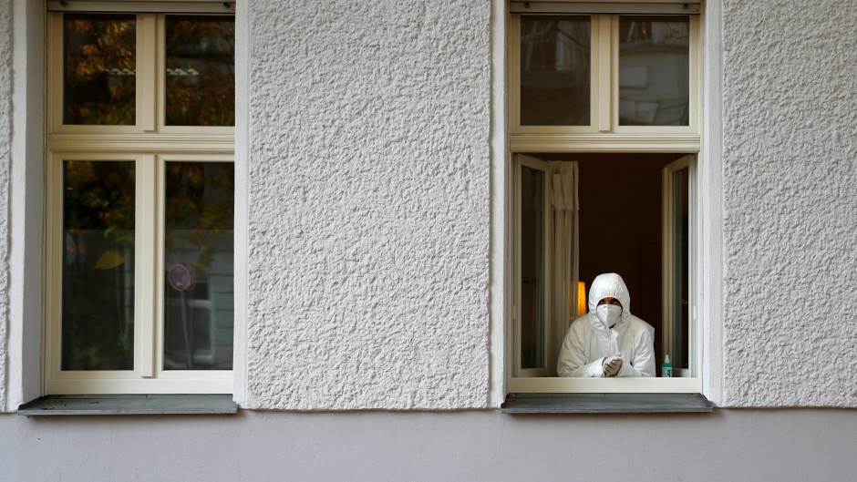 2020-10-28T123747Z_1552388252_RC2ORJ9GYR0R_RTRMADP_3_HEALTH-CORONAVIRUS-GERMANY