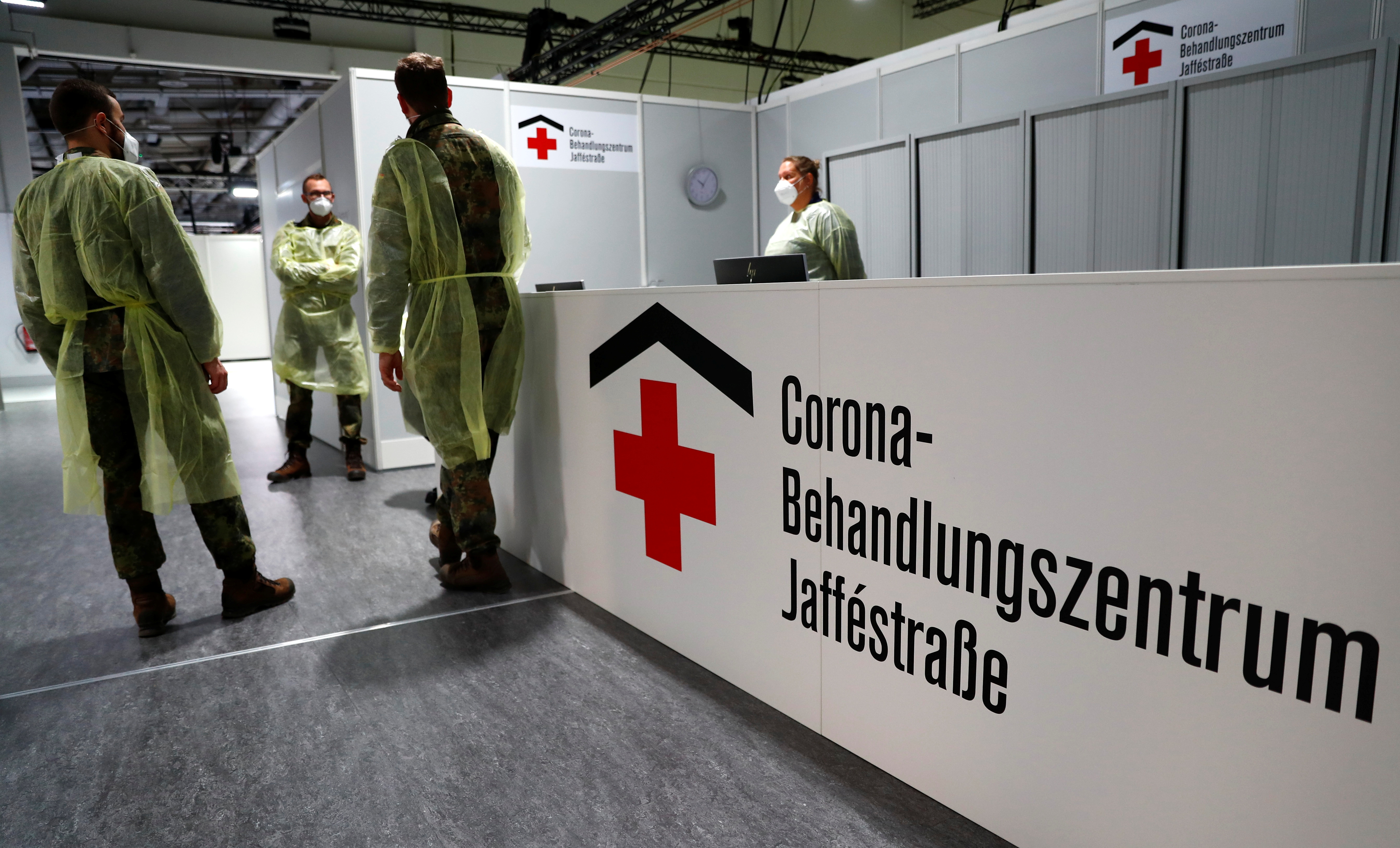 2020-11-26T123138Z_570047191_RC20BK99U34K_RTRMADP_3_HEALTH-CORONAVIRUS-GERMANY-HOSPITAL