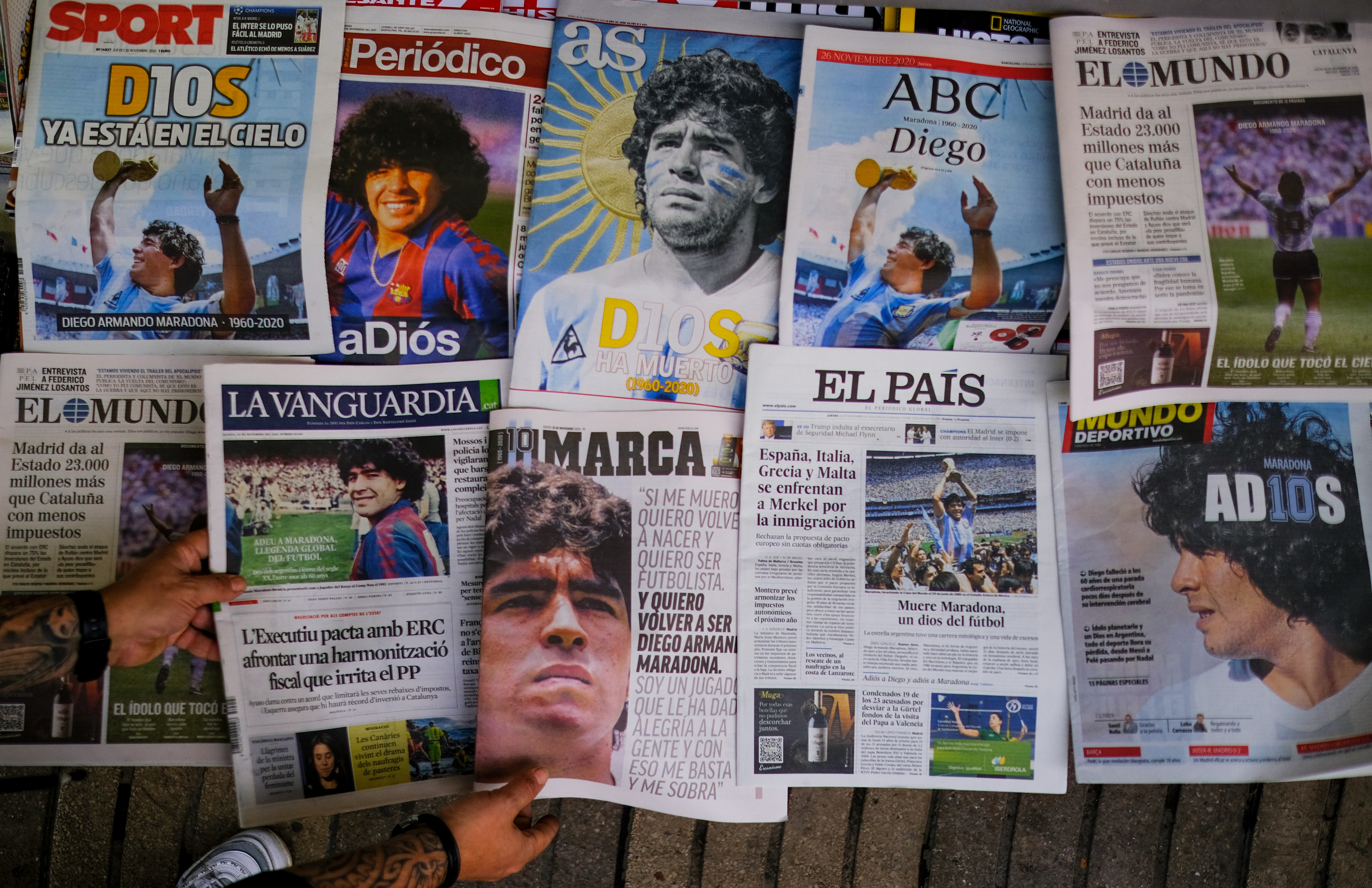 2020-11-26T124104Z_497163478_RC20BK9I82A7_RTRMADP_3_SOCCER-ARGENTINA-SPAIN-MARADONA