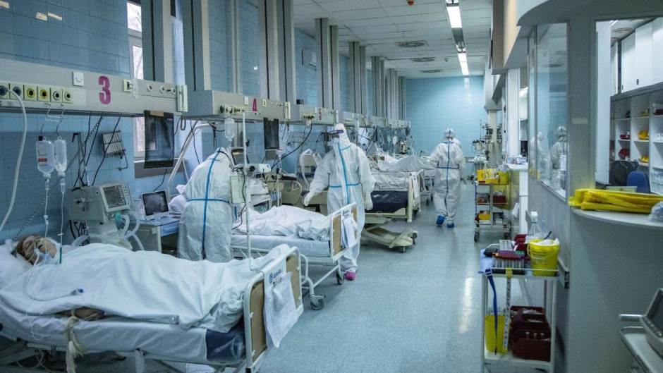 2020-11-26T163459Z_776890013_RC24BK9PRXS8_RTRMADP_3_HEALTH-CORONAVIRUS-BALKANS 1