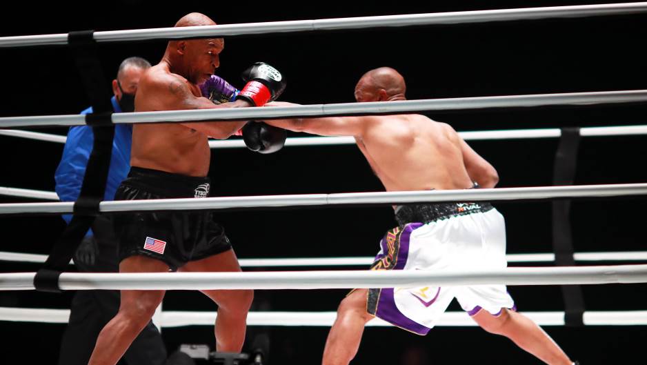 2020-11-29T062448Z_1615524008_MT1USATODAY15246704_RTRMADP_3_BOXING-TYSON-VS-ROY-JONES-JR