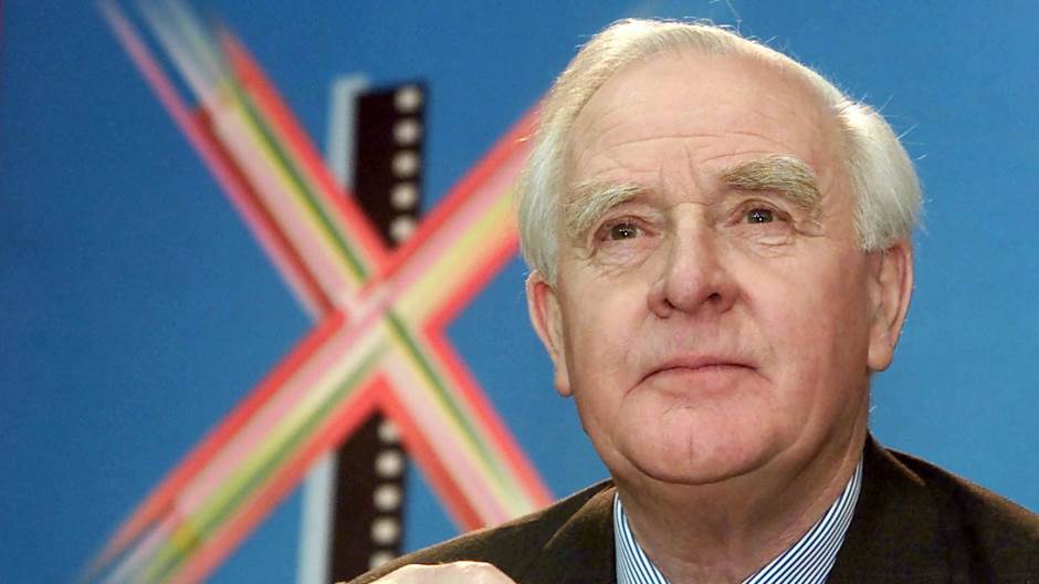 2020-12-13T223112Z_1447868435_RC2MMK9MTO6H_RTRMADP_3_PEOPLE-JOHN-LE-CARRE