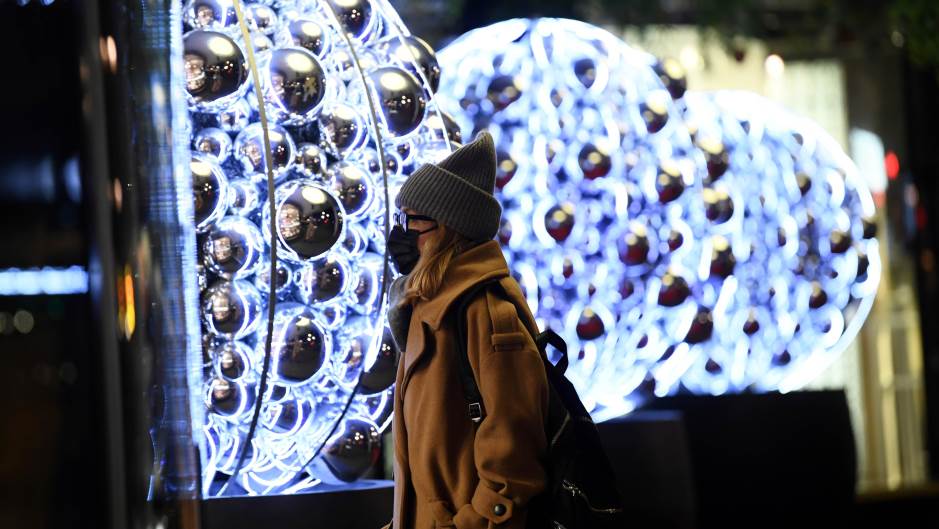 2020-12-15T173956Z_551532834_RC2TNK92ESMU_RTRMADP_3_HEALTH-CORONAVIRUS-GERMANY-LOCKDOWN