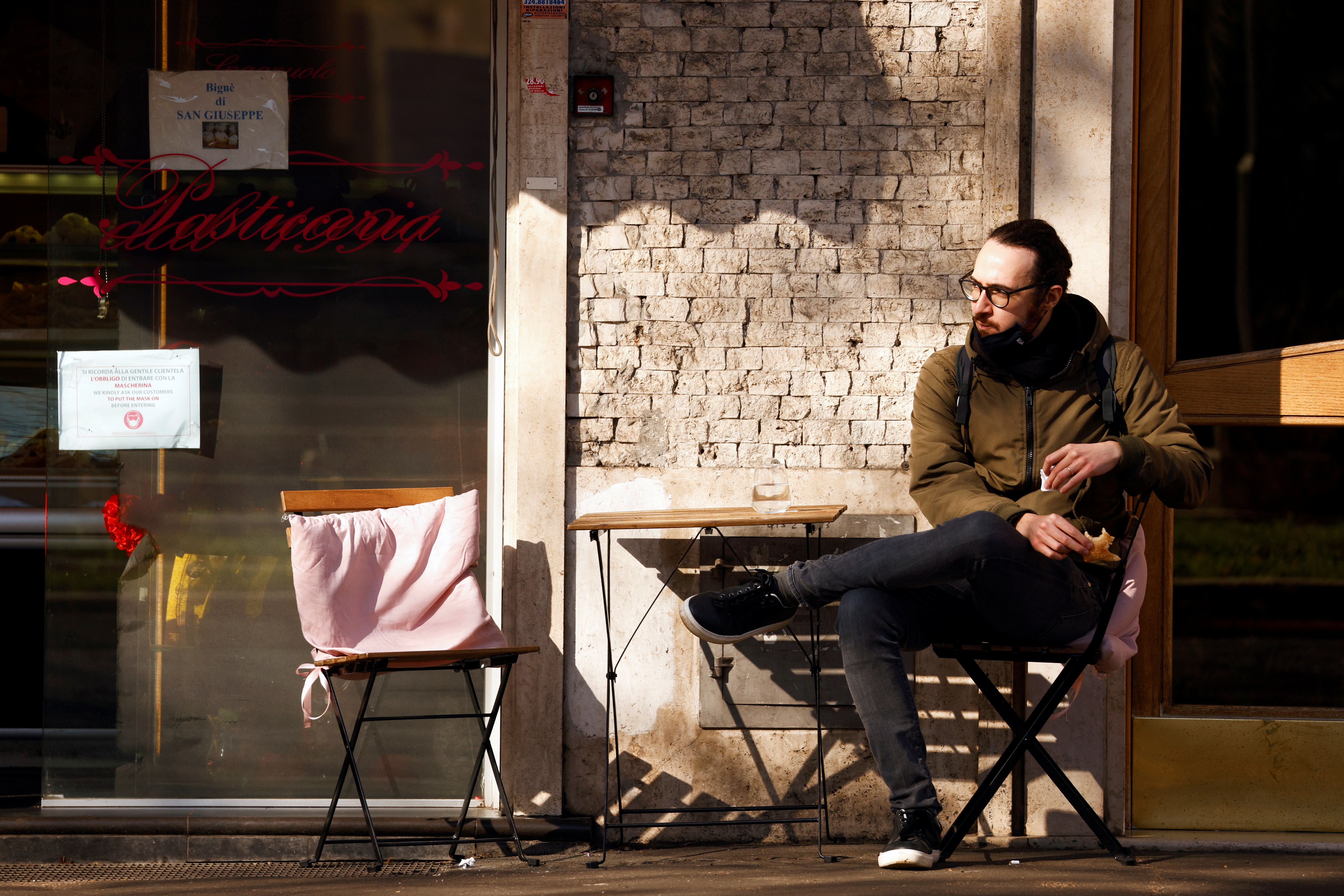 italija, koronavirus, kafići Italian enjoy relaxation of COVID-19 restrictions