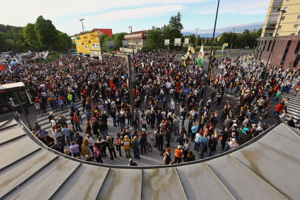 2021-05-28T172918Z_2140361451_RC25PN98WXMY_RTRMADP_3_SLOVENIA-PROTEST-1024x683.jpg
