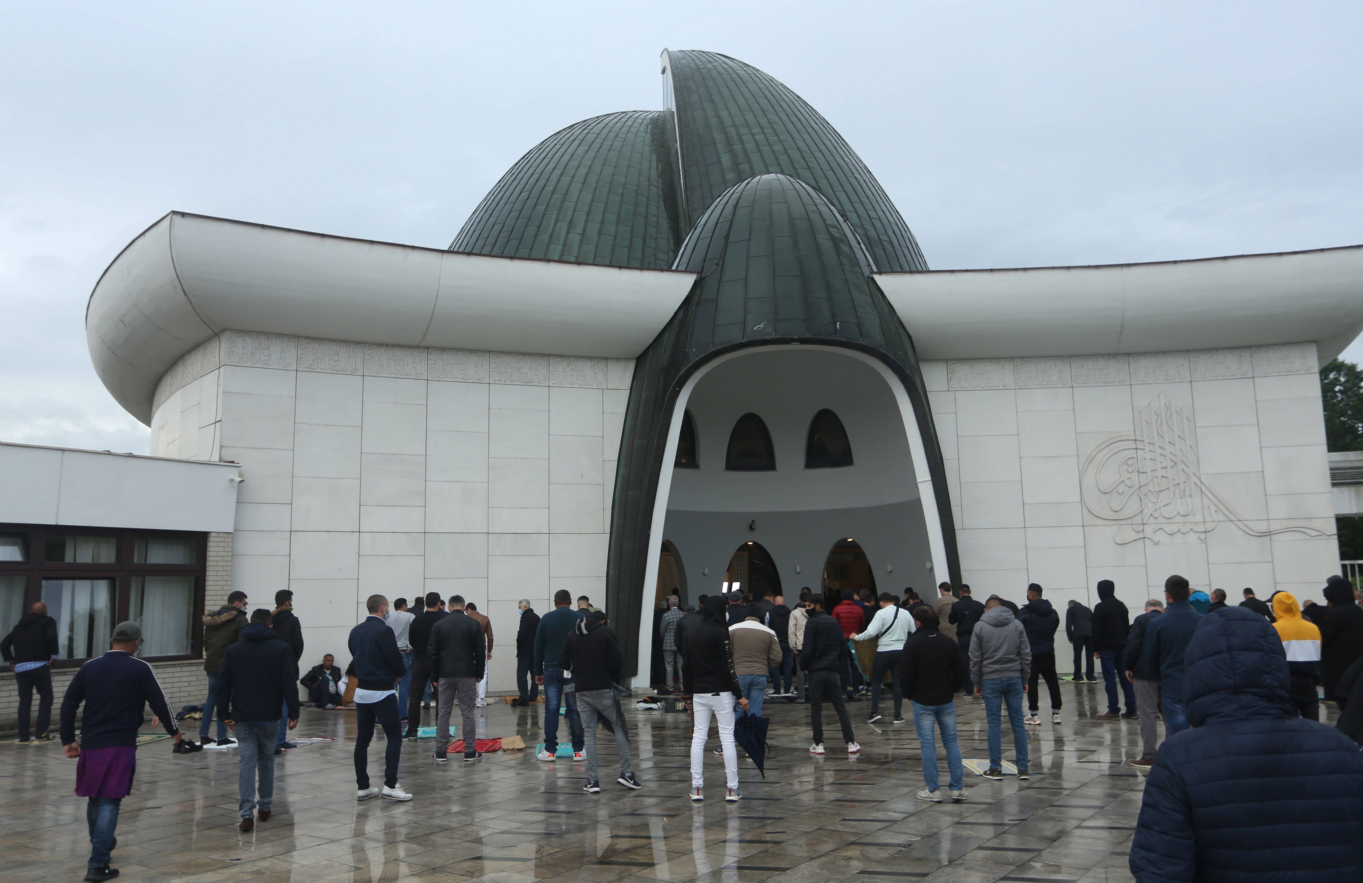 Bajram-namaz uz epidemiološke mjere u Zagrebu: Osuđujemo napade na muslimane u Al-Aksi