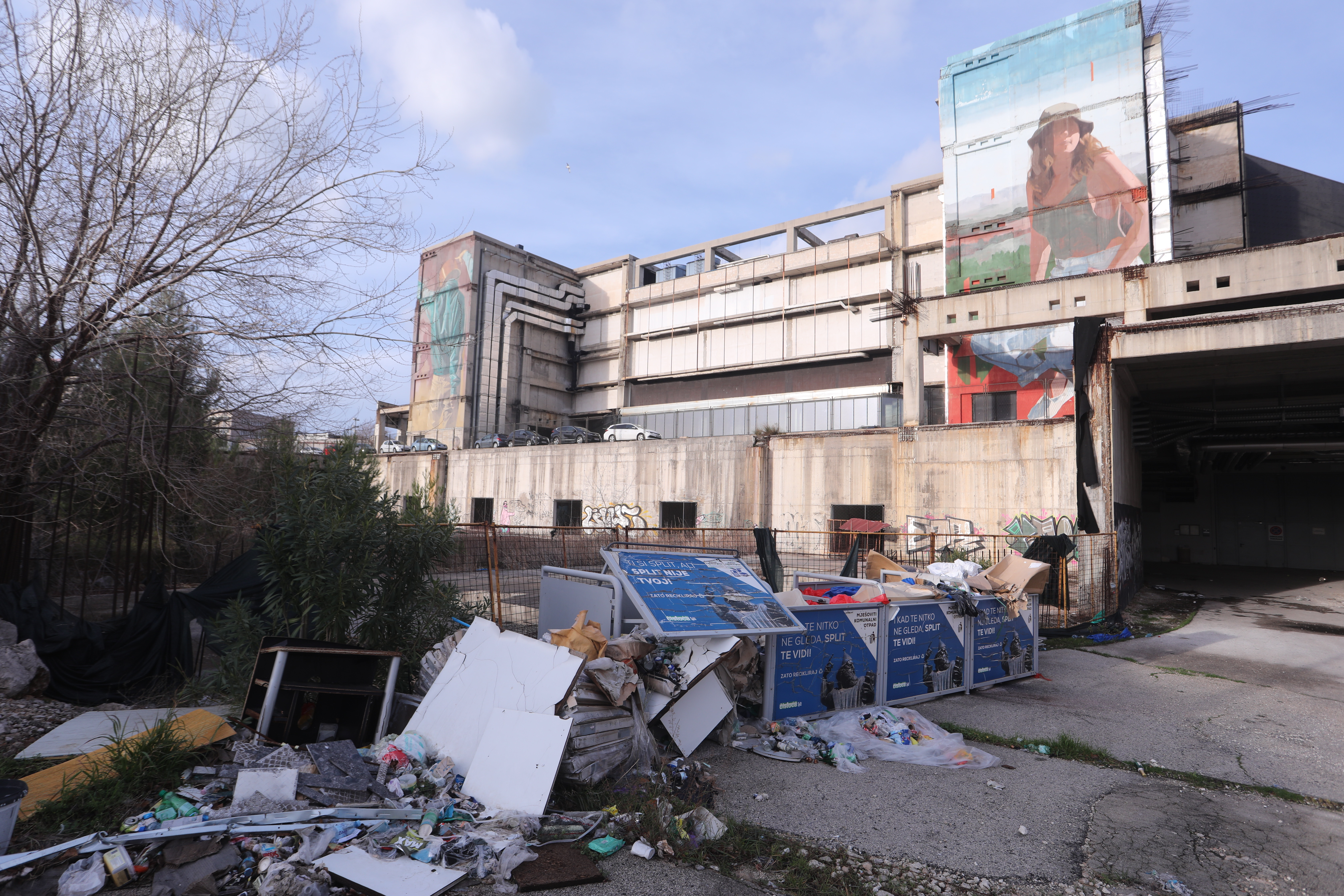 Dok se druge hrvatske arene uredjuju za nadolazece Svjetsko rukometno prvenstvo splitska Spaladium arena pravlo je ruglo grada pod Marjanom.