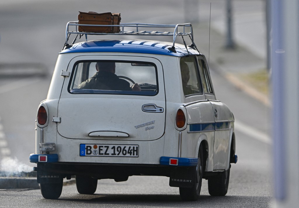 trabant na cesti u berlinu