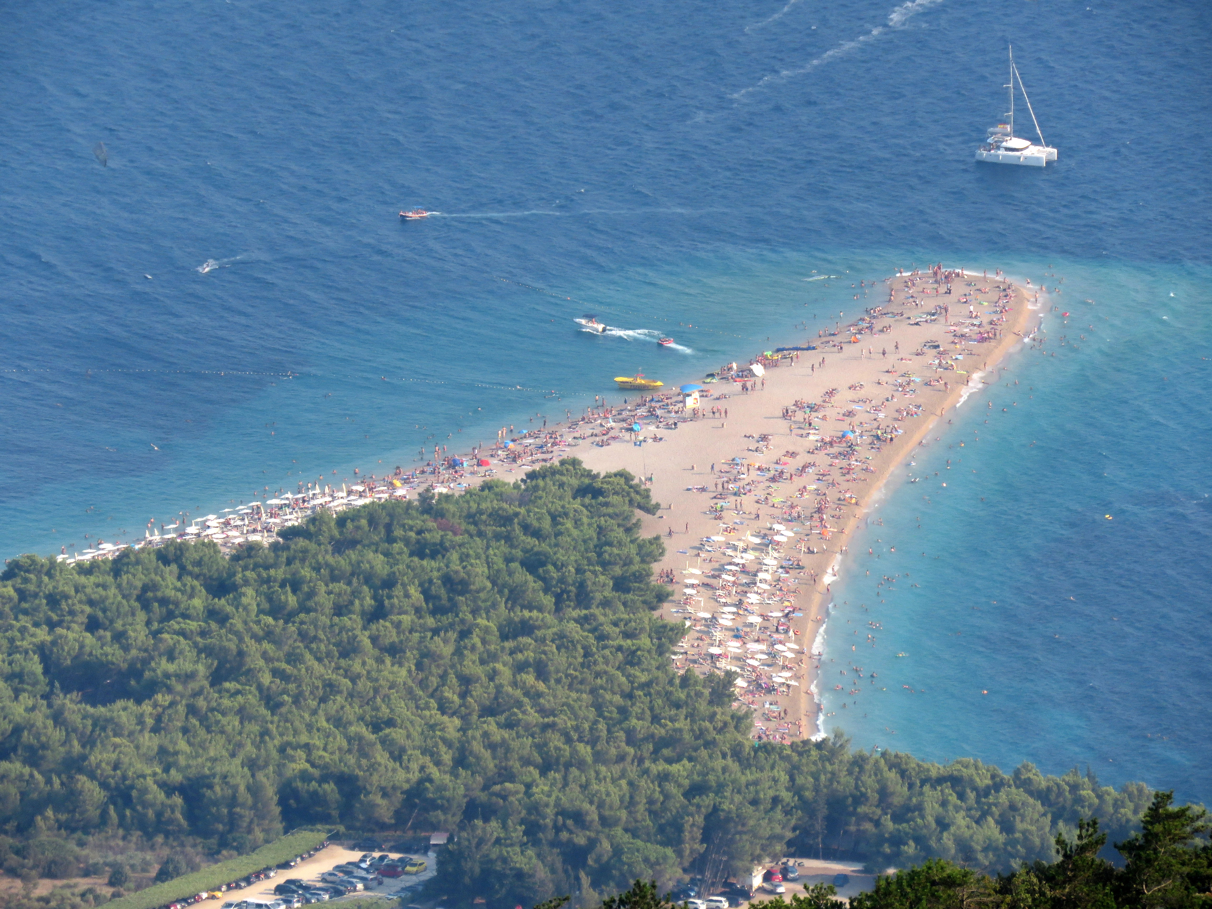 Panoramski pogled s Vidove gore, najviseg vrha otoka na najpopulariju bracku plazu Zlatni rat."nPhoto: Ivo Cagalj/PIXSELL
