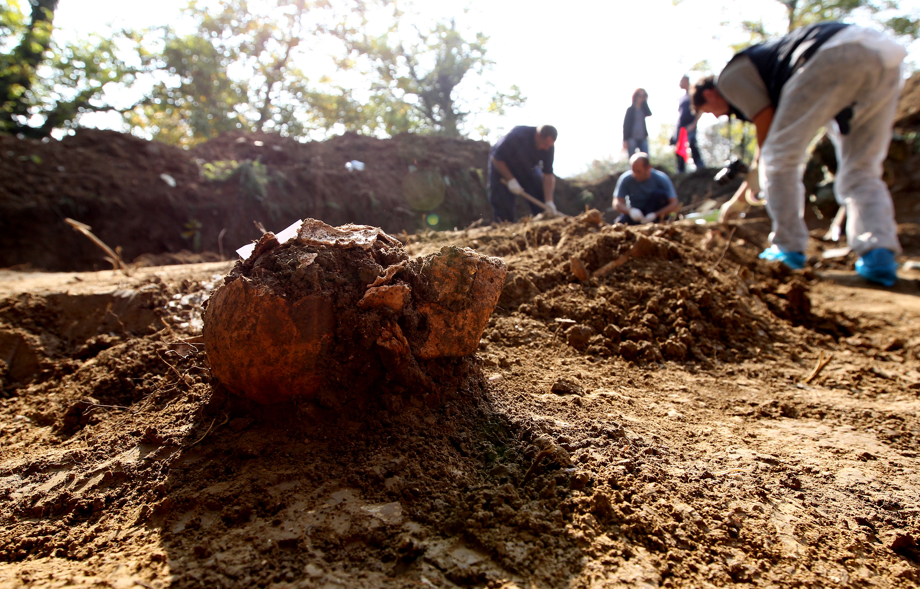 22.10.2012. Zagreb - Iskopavanje masovne grobnice iz 2. svjetskog rata u Gracanima. rPhoto: Boris Scitar/VLM/PIXSELL