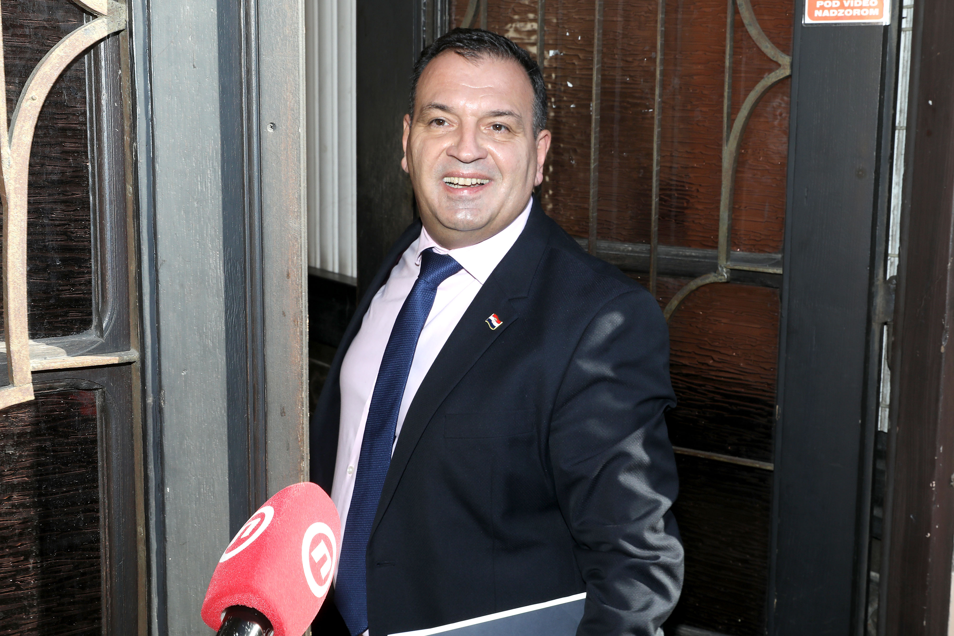 Kandidat za novog ministar zdravstva Vili Beros dosao je u Povjerenstvo za odlucivanje o sukobu interesa ispuniti imovinsku karticu