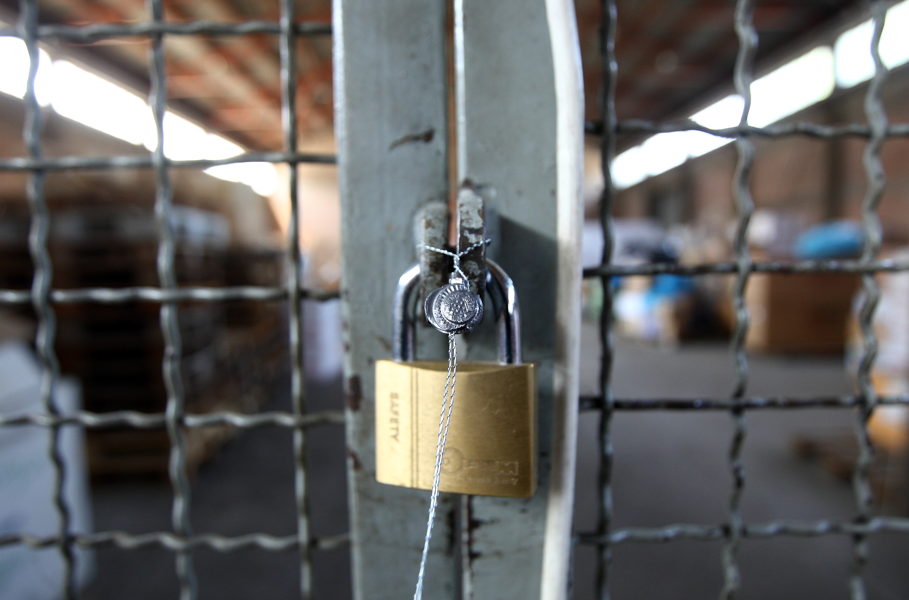 20.05.2011., Zagreb - Reportaza iz skladista Carinarnice Zagreb u kojem se cuva roba zaplijenjena zbog carinskog prekrsaja. Vrata skladicta pecate se pri svakom zatvaranju.rPhoto: Davor Puklavec/PIXSELL
