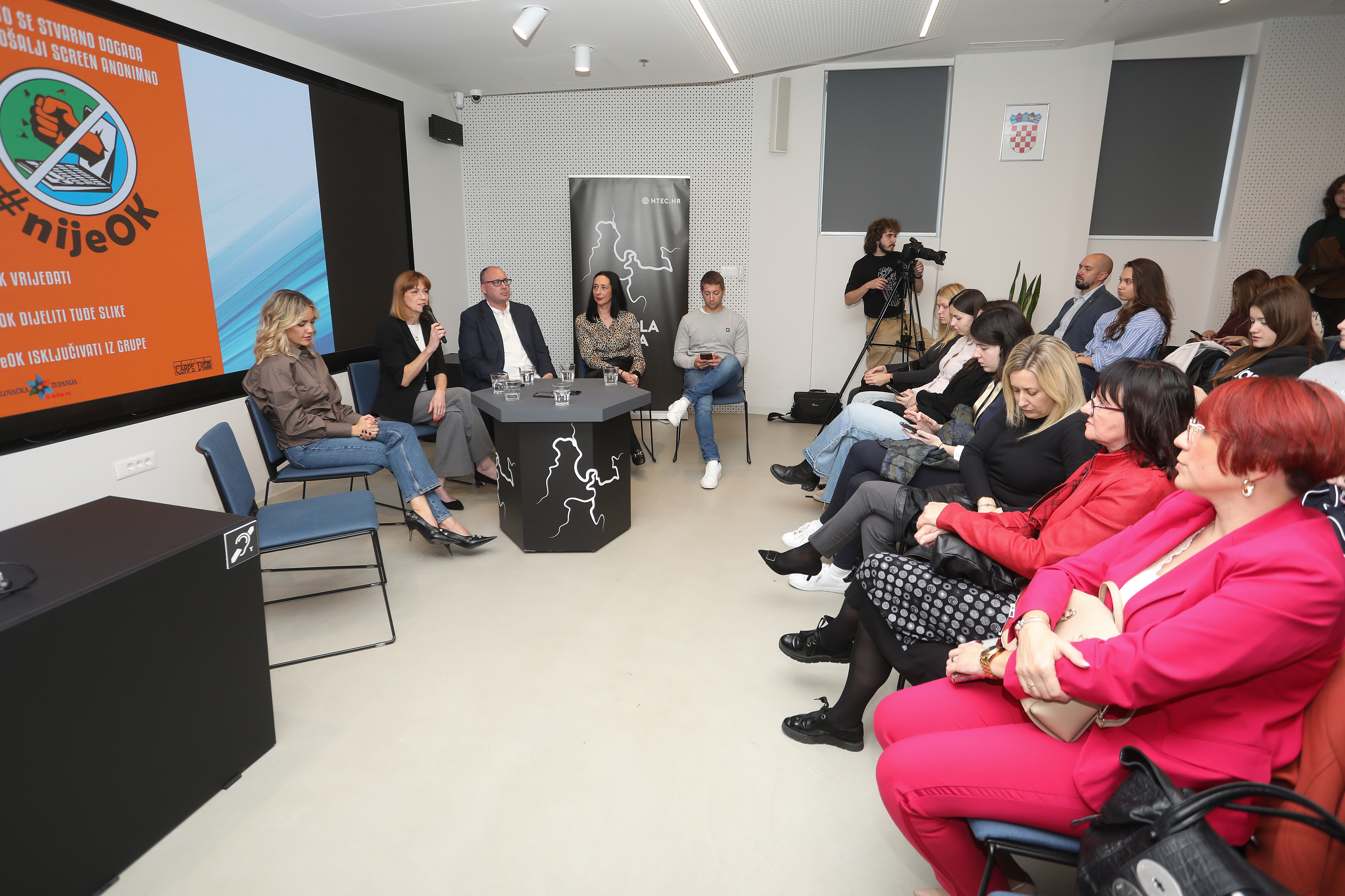 Martina Furdek Hajdin, zupanica Karlovacke zupanije, Igor Salopek, psihijatar Opce bolnice Karlovac, Zrinka Sucic Cosic, pedagoginja u Tehnickoj skoli Karlovac, Meri Goldasic i Dario Marcac,