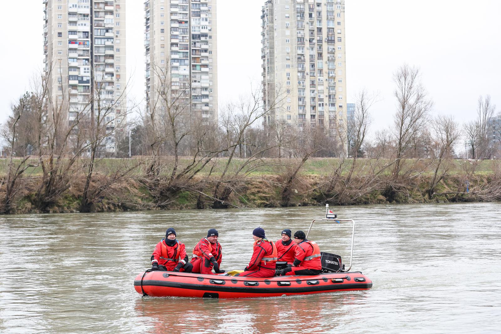 24.01.2025., Zagreb - deseti dan potrage za nestalom djevojcicom u Savi, Vatrogasci JVP Zagreb sonarom pretrazuju dno rijeke Save. Neprekidna potraga vatrogasaca traje vec deseti dan zaredom Photo: Matija Habljak/PIXSELL