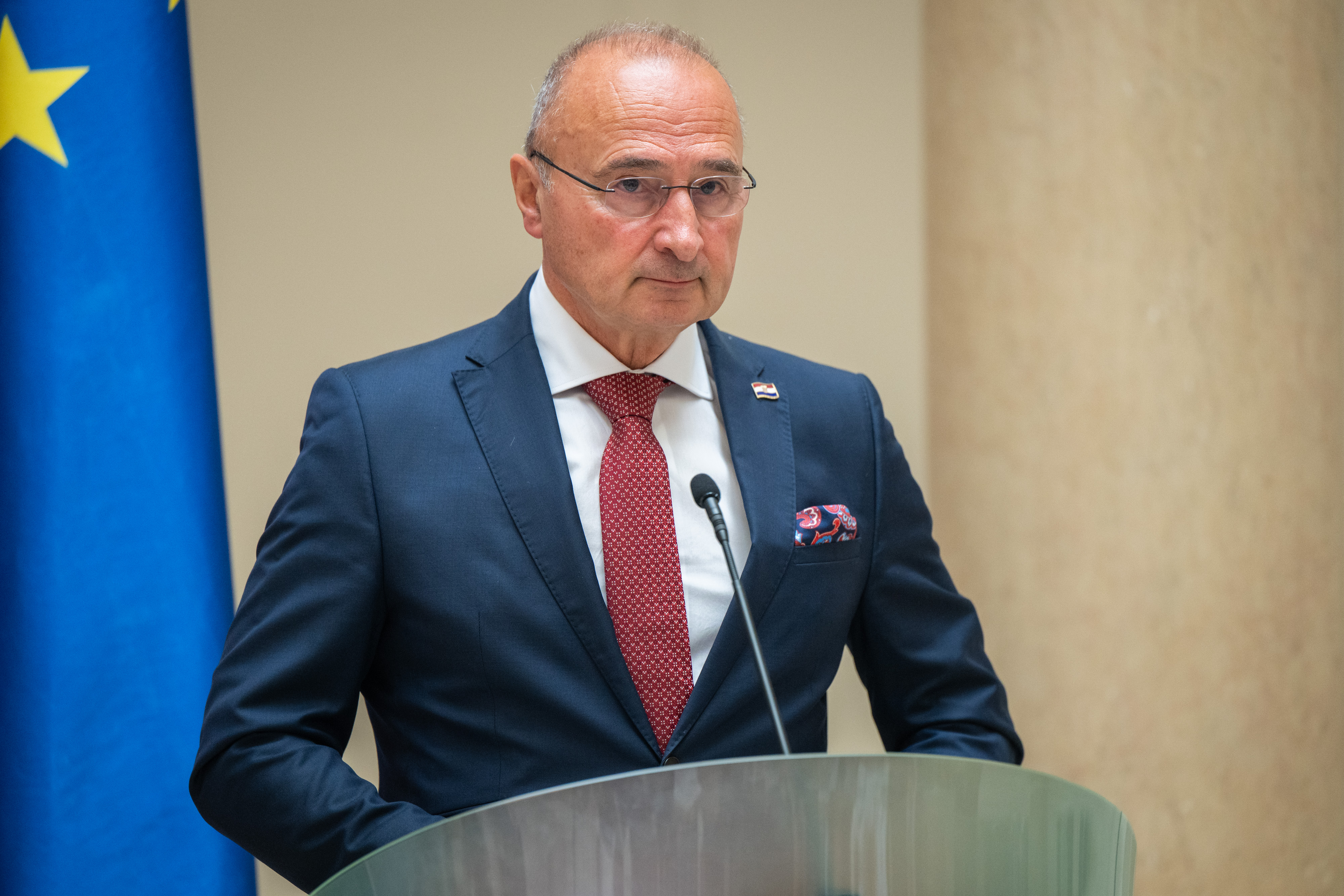 U povodu sluzbenog posjeta ministra vanjskih poslova Drzave Izrael Gideona Sa'ara Republici Hrvatskoj, odrzana je zajednicka konferencija za medije s ministrom vanjskih i europskih poslova Republike Hrvatske Gordanom Grlicem Radmanom.