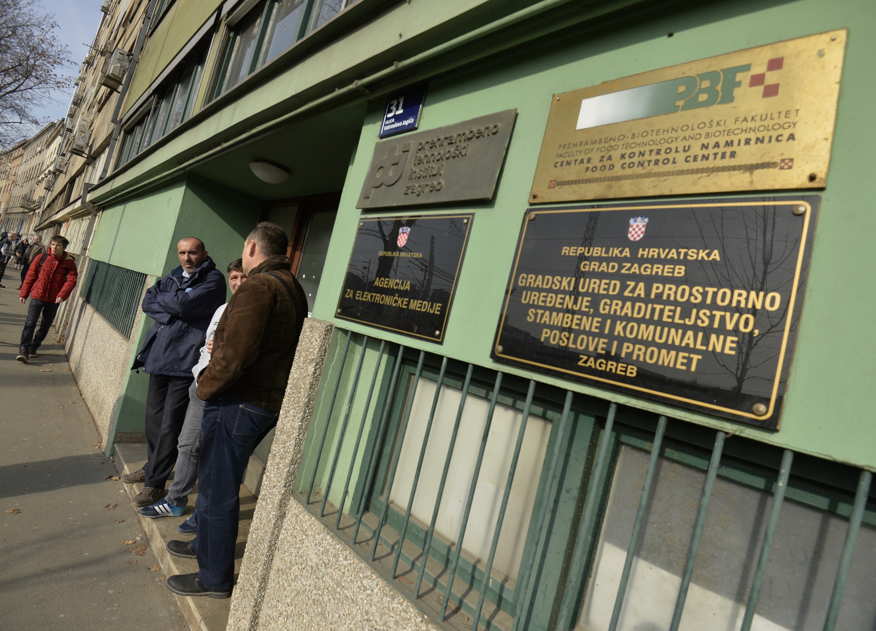 Prosvjed ispred Agencije za elektronicke medije protiv suspenzije Z1 televizije.