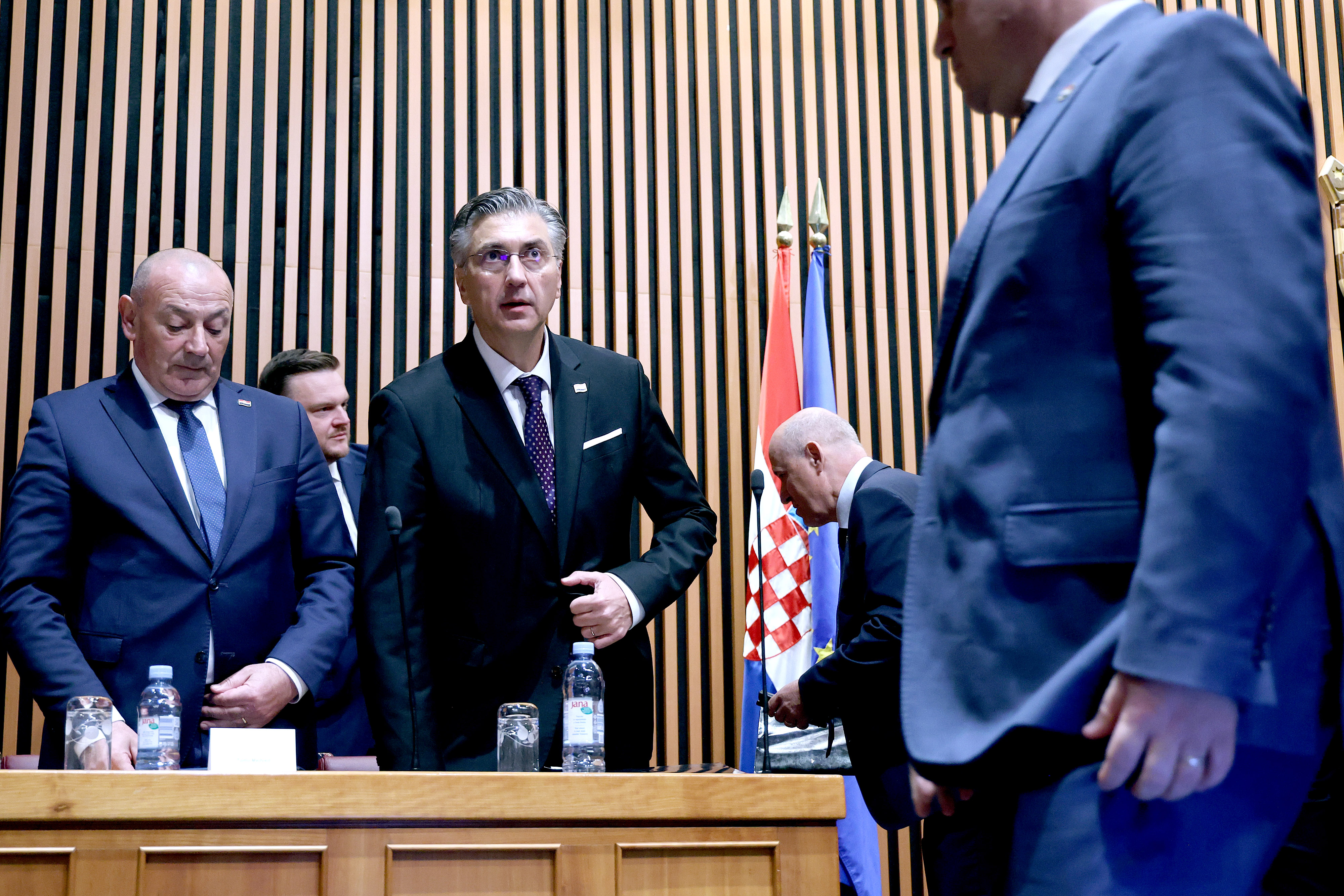 Sabor je 7. sjednicu nastavio raspravom o Godisnjem izvjescu Vlade Republike Hrvatske koje podnosi predsjednik Vlade Andrej Plenkovic.