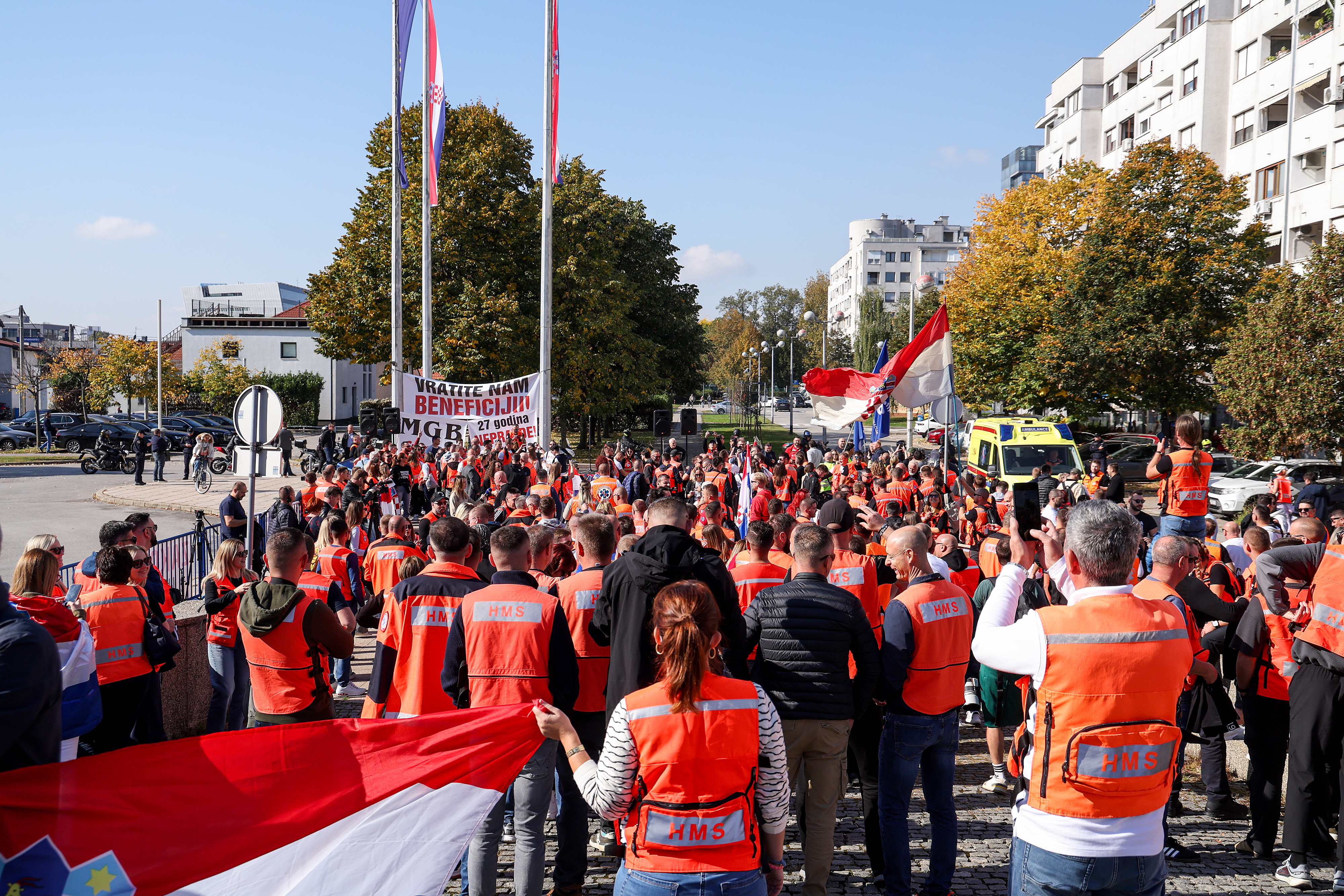 16.10.2025., Zagreb - Prosvjed djelatnika zavoda za Hitnu medicinu ispred NSK. Photo: Matija Habljak/PIXSELL