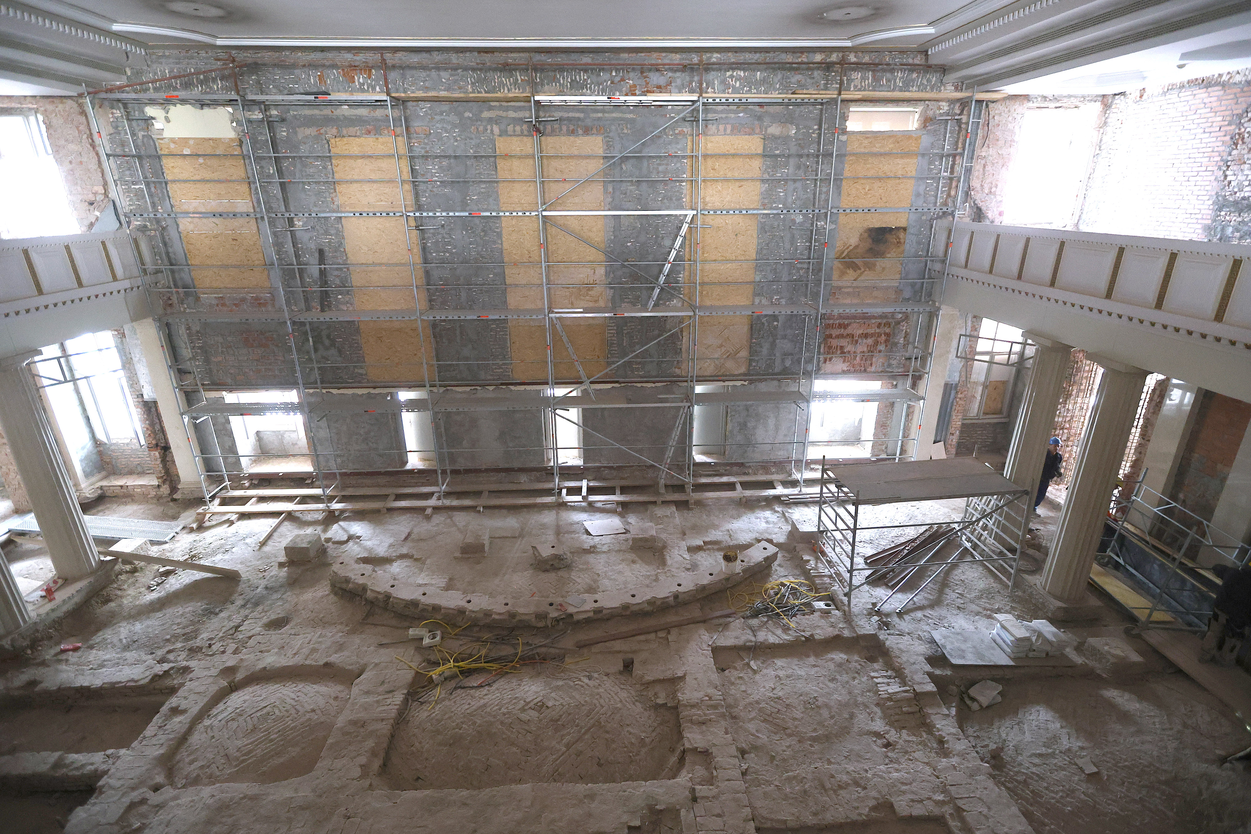 20.10.2025., Zagreb - Predsjednik Hrvatskoga sabora Gordan Jandrokovic obisao je danas zgradu Hrvatskog sabora na Trgu sv. Marka gdje su ga izvodjaci radova i glavni projektant upoznali s dinamikom procesa obnove zgrade. Photo: Patrik Macek/PIXSELL