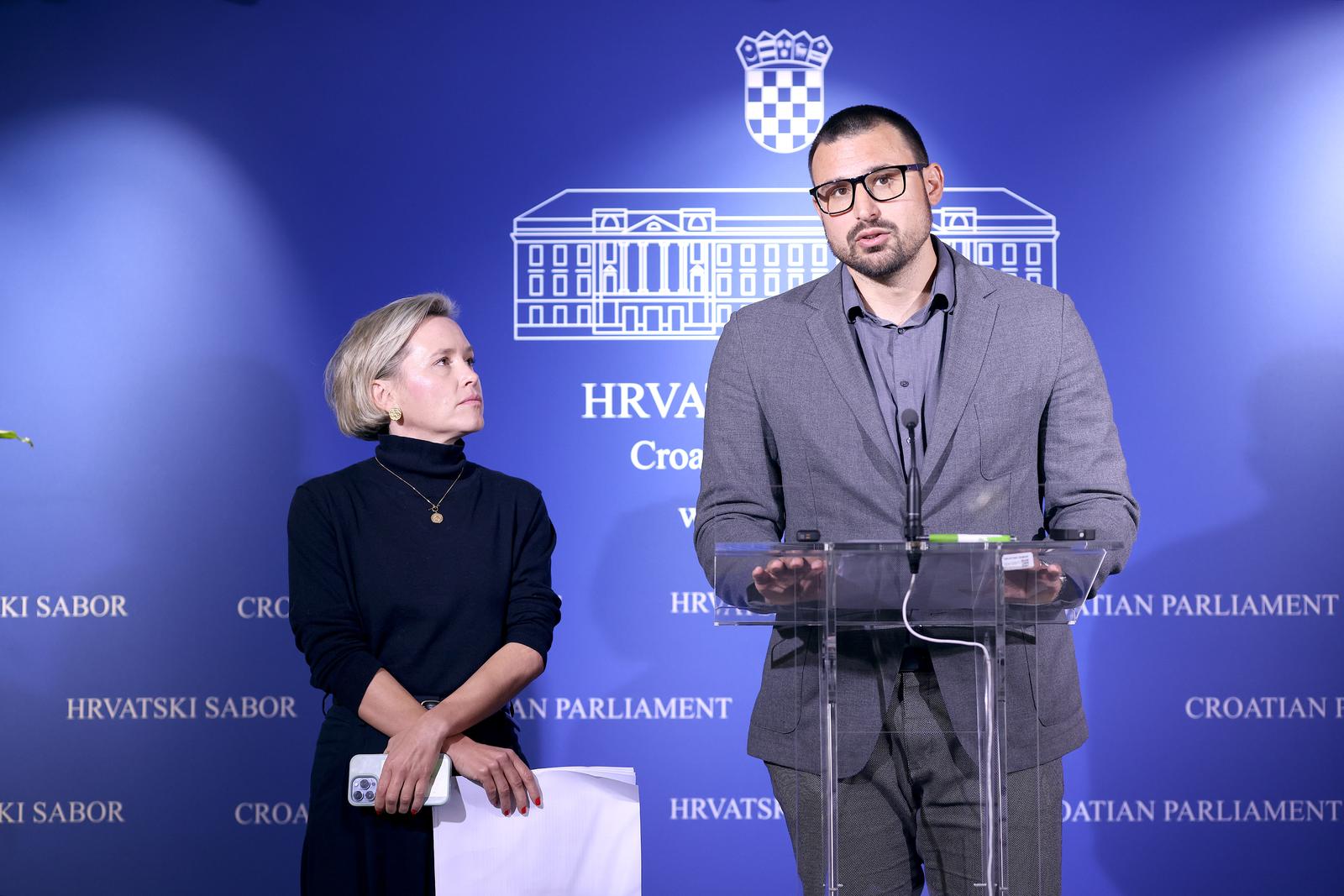 Na konferenciji za medije Kluba zastupnika Mozemo! o temi: "Priziv savjesti u vojsci i zdravstvu – kako Vlada RH produbljuje diskriminaciju" govorili su zastupnici Ivana Kekin i Marin Zivkovic. Photo: Patrik Macek/PIXSELL