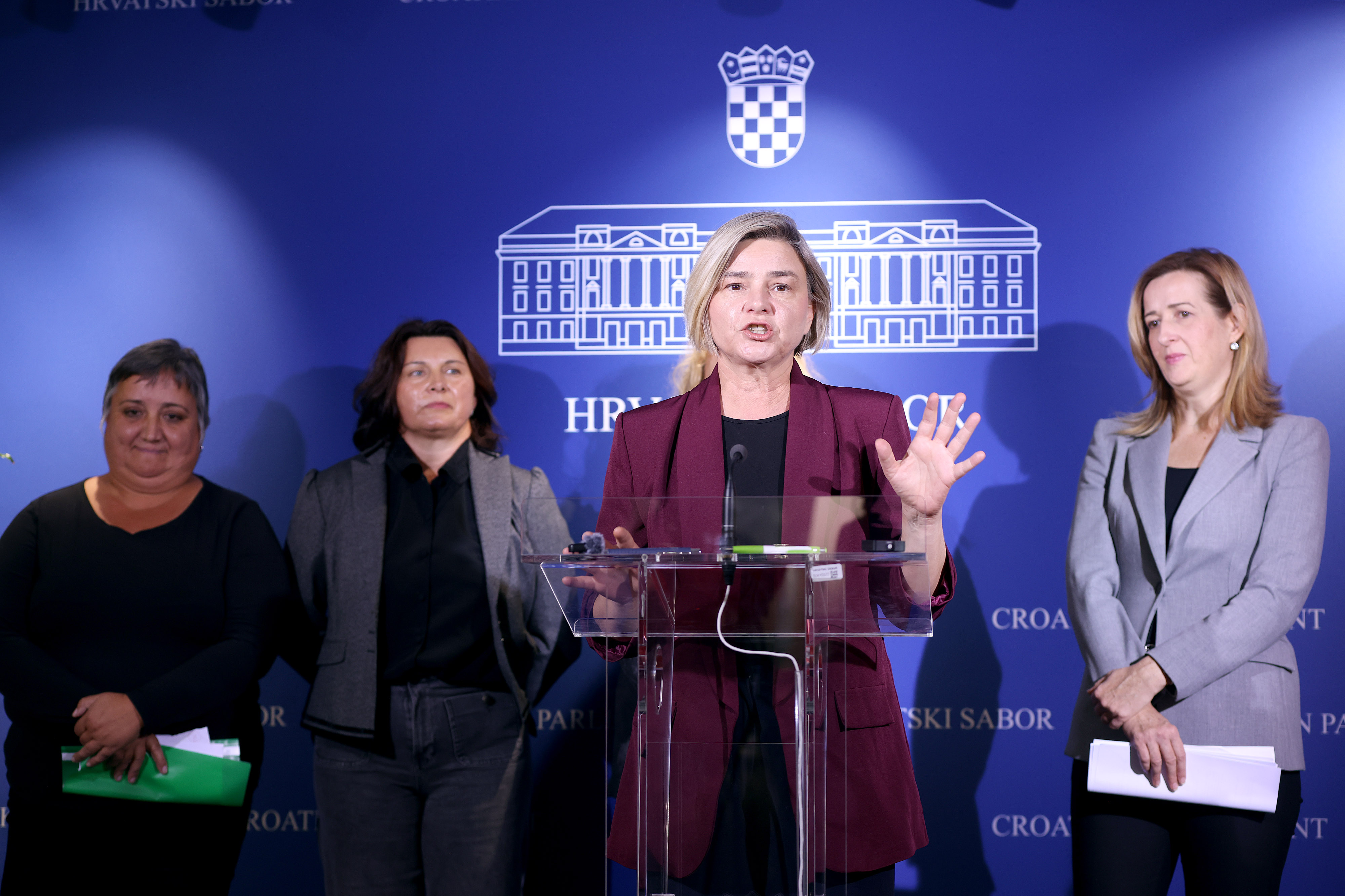 Na konferenciji za medije Kluba zastupnika SDP-a i Kluba zastupnika Mozemo!