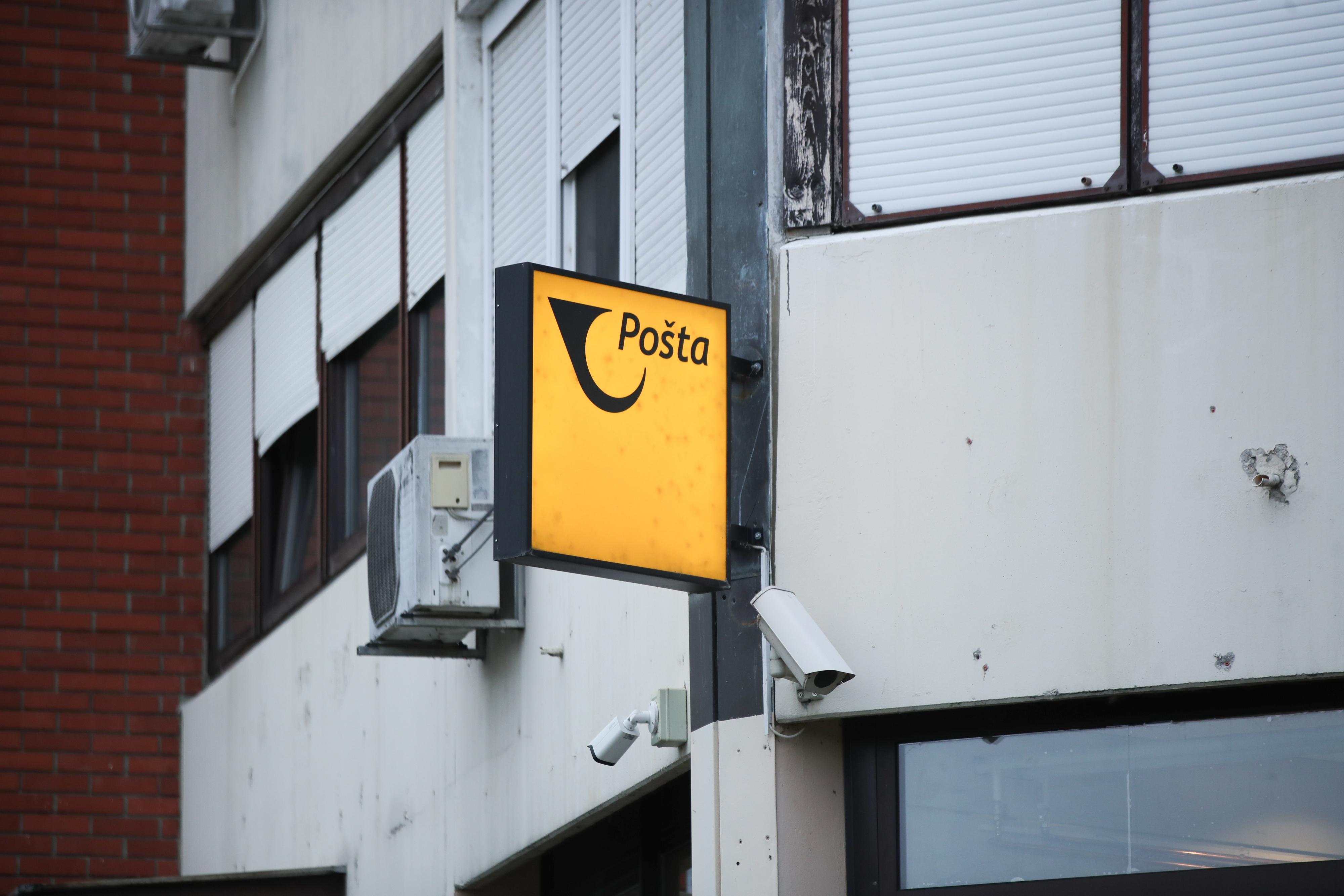 Poslovnica Hrvatske poste u Ulici Hrgovici koja je opljackana danas nesto iza 17 sati. Ista ta poslovnica je opljackana vec vise puta. Photo: Luka Batelic/PIXSELL