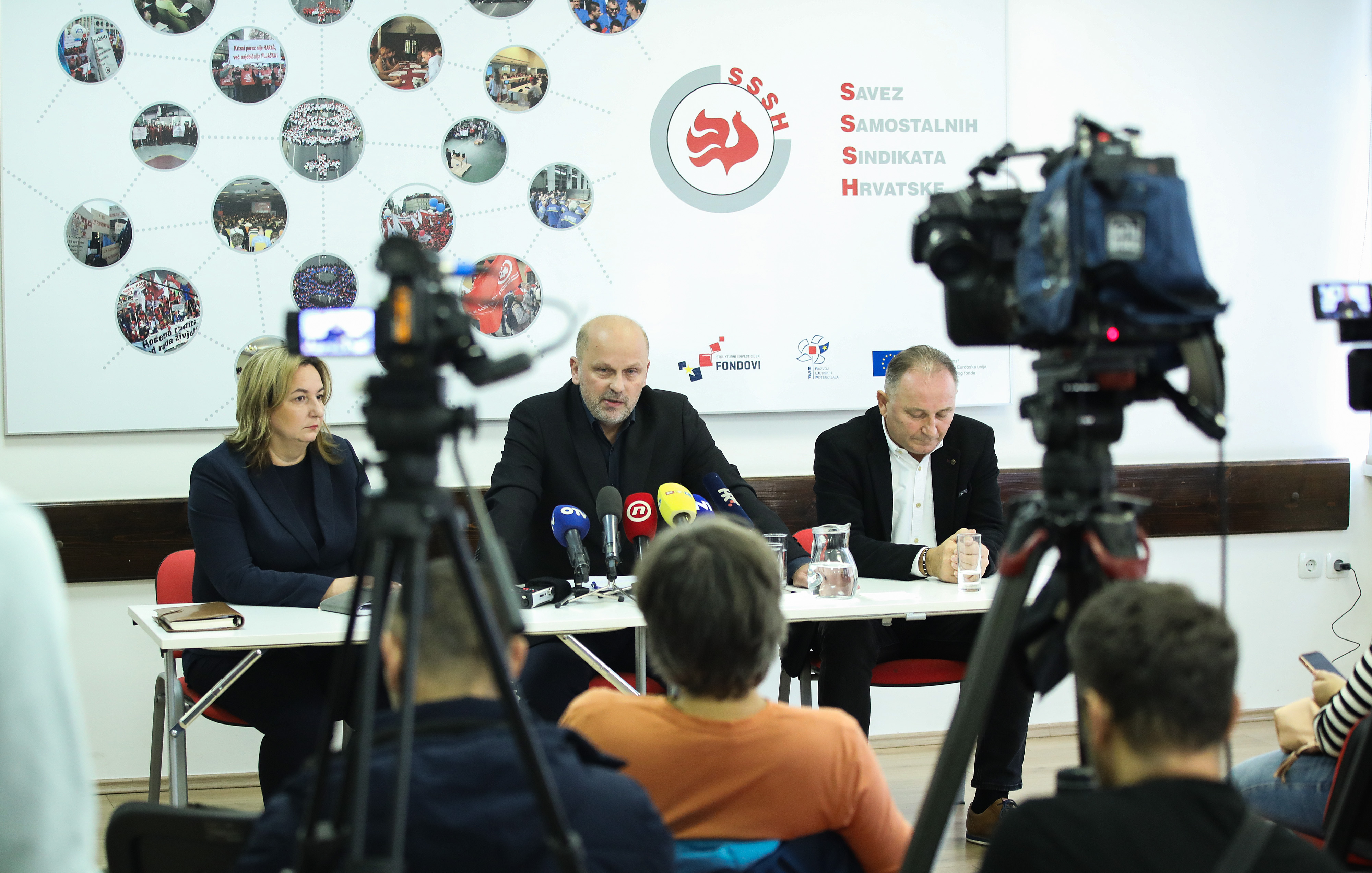 Konferencija za medije Zakonska minimalna placa za 2026. godinu treba biti minimalno 1130 € bruto. Zajednicka konferencija tri reprezentativne sindikalne sredisnjice Mladen Novosel iz Saveza samostalnih sindikata Hrvatske