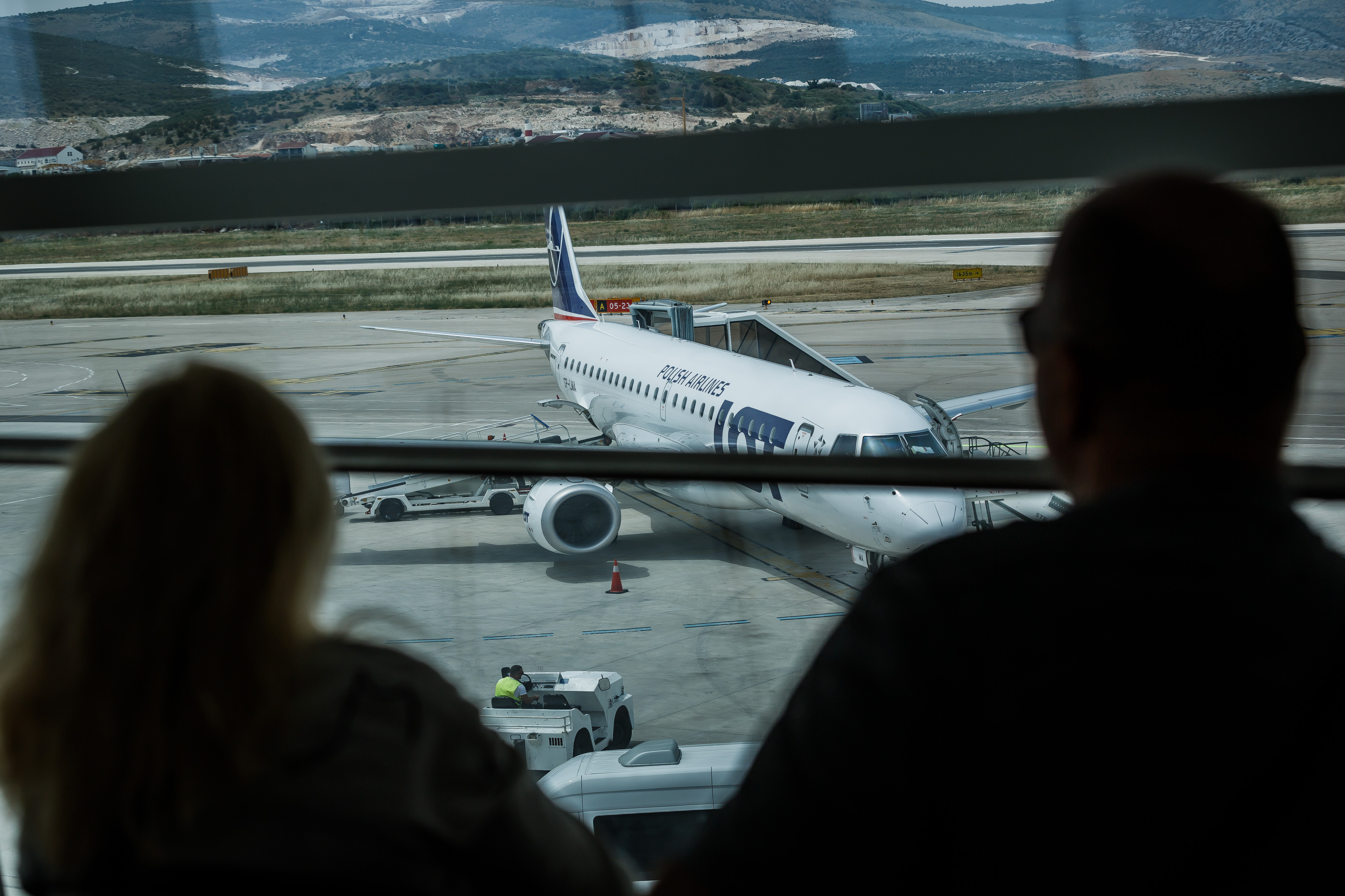 20.06.2021., Kastel Stafilic  - Zracna luka Split Kastela. Splitska Zracna Luka 3.  vikend mjeseca lipnja imala je 100 zrakoplova u dolasku i odlasku te je kroz zgradu Zracne Luke Split proslo 15 000 putnika.