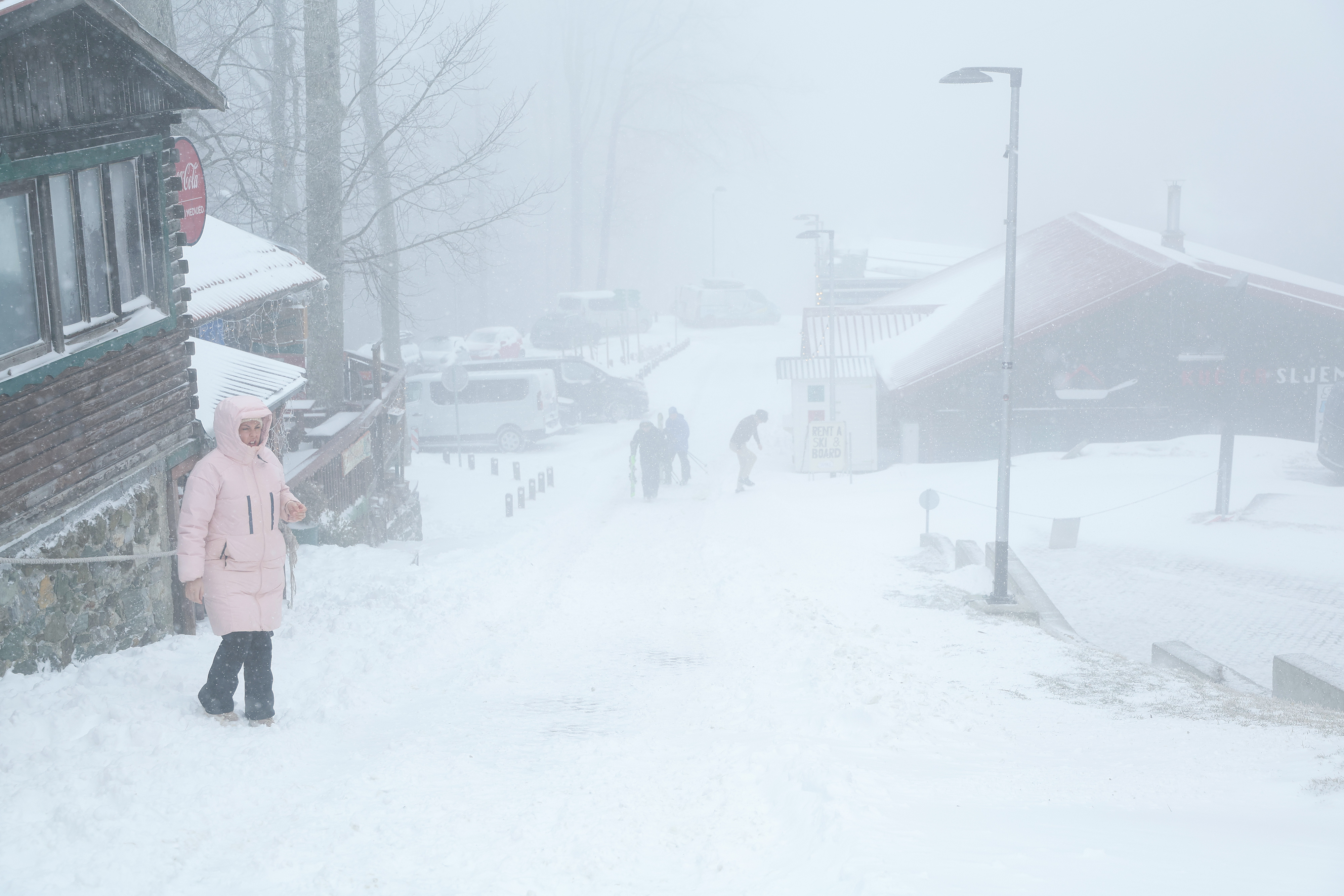 13.02.2025., Zagreb - Snjezni pokrivac je pokrio Sljeme, a puse i jak vjetar.  Photo: Habljak Matija/PIXSELL