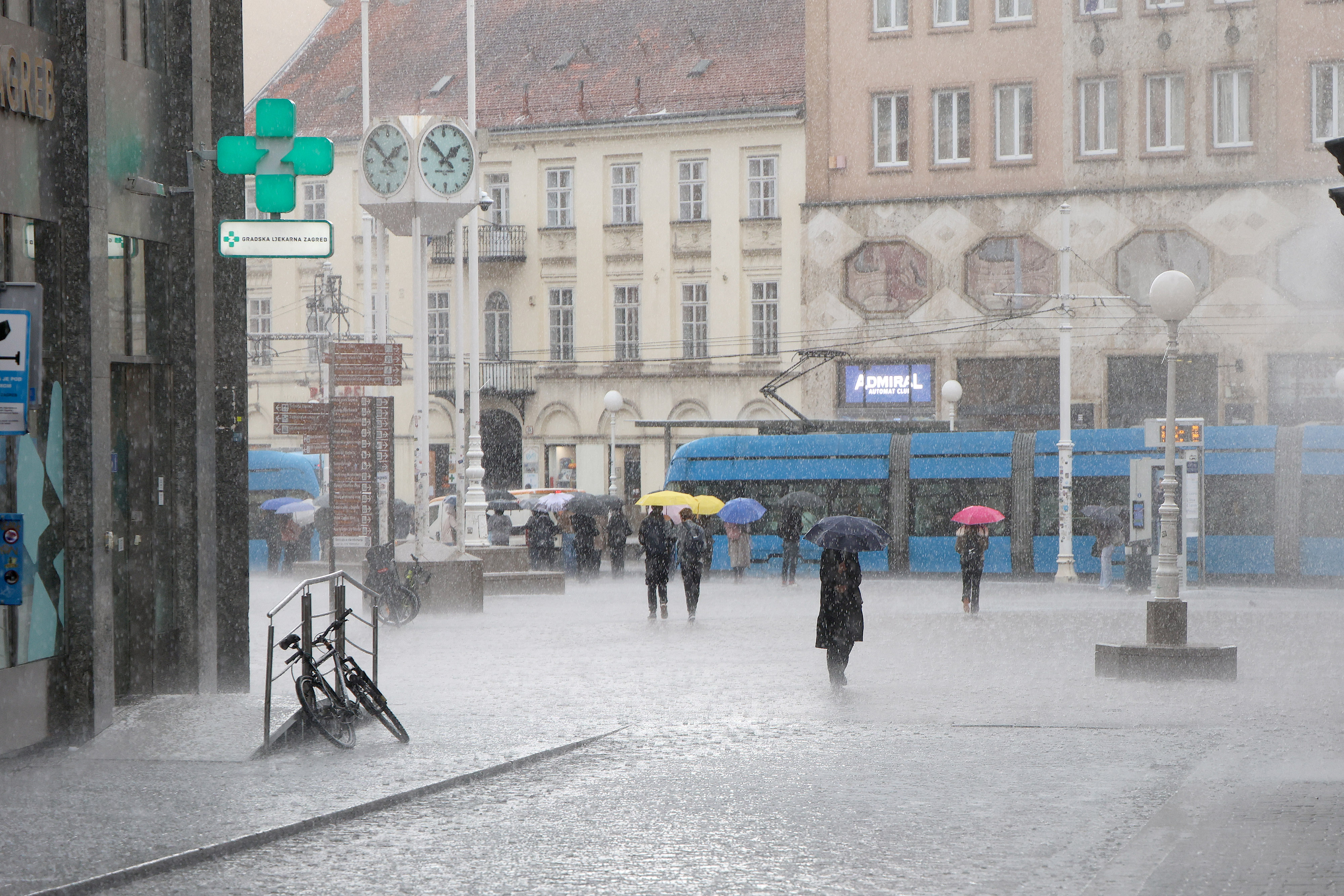 24.10.2025., Zagreb - Jaka tuca pogodila Zagreb nesto iza 13 sati. Photo: Patrik Macek/PIXSELL