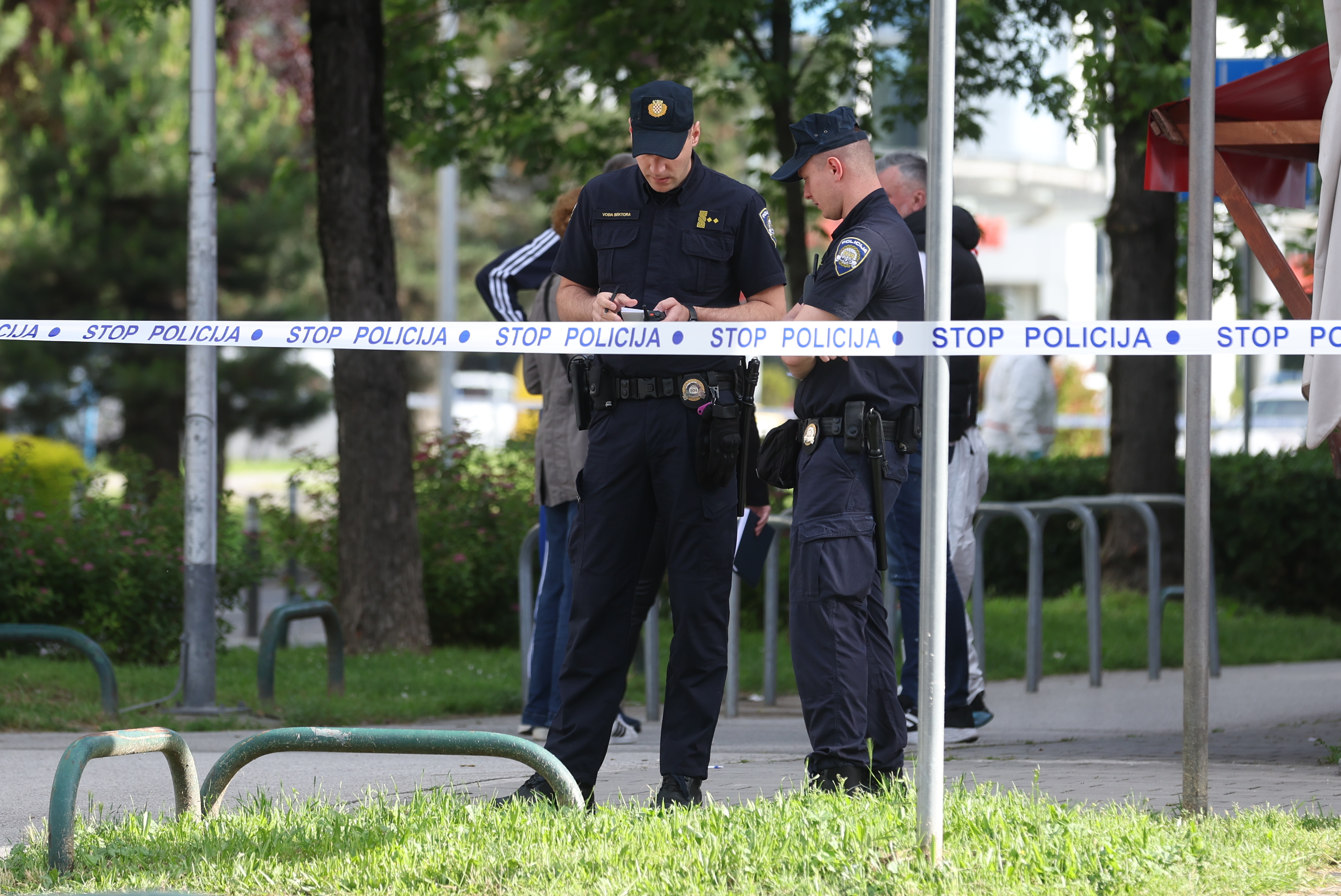 27.05.2025. Zagreb - Sinoć je oko 2:50 sati u Ulici Slavenskog u Zagrebu bačena eksplozivna naprava, zbog čega je došlo do oštećenja inventara i stakala na dva ugostiteljska objekta. U eksploziji nitko nije ozlijeđen. Photo: Igor Kralj/PIXSELL